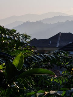 Zeitgenössische malaysische Fotografie von Jess Hon - Early Morning View