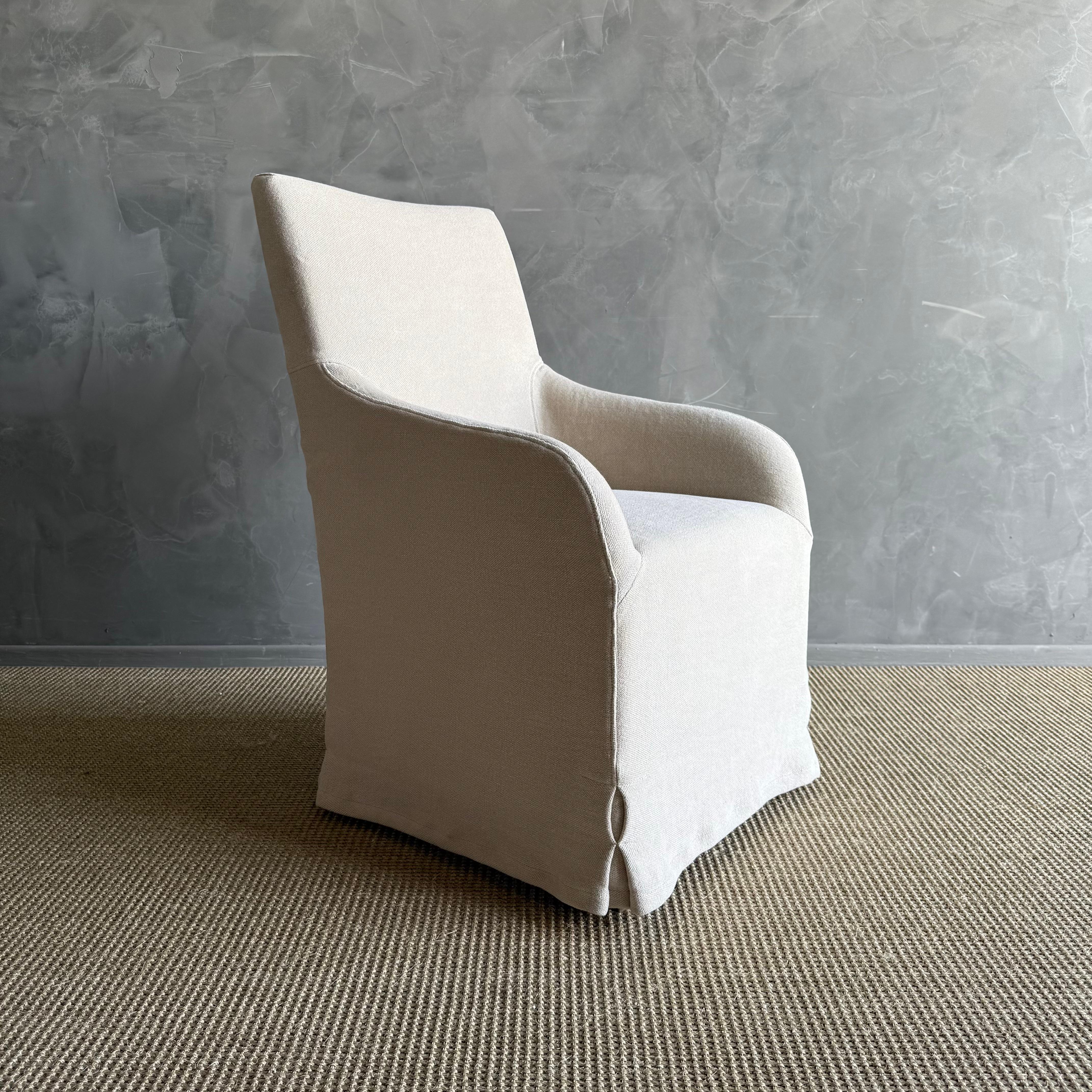 Jess Slip Covered Natural Hempe Dining Chairs Gambe in Oak o rotelle in ottone antico In condizioni Nuovo in vendita a Old Town Orange, CA