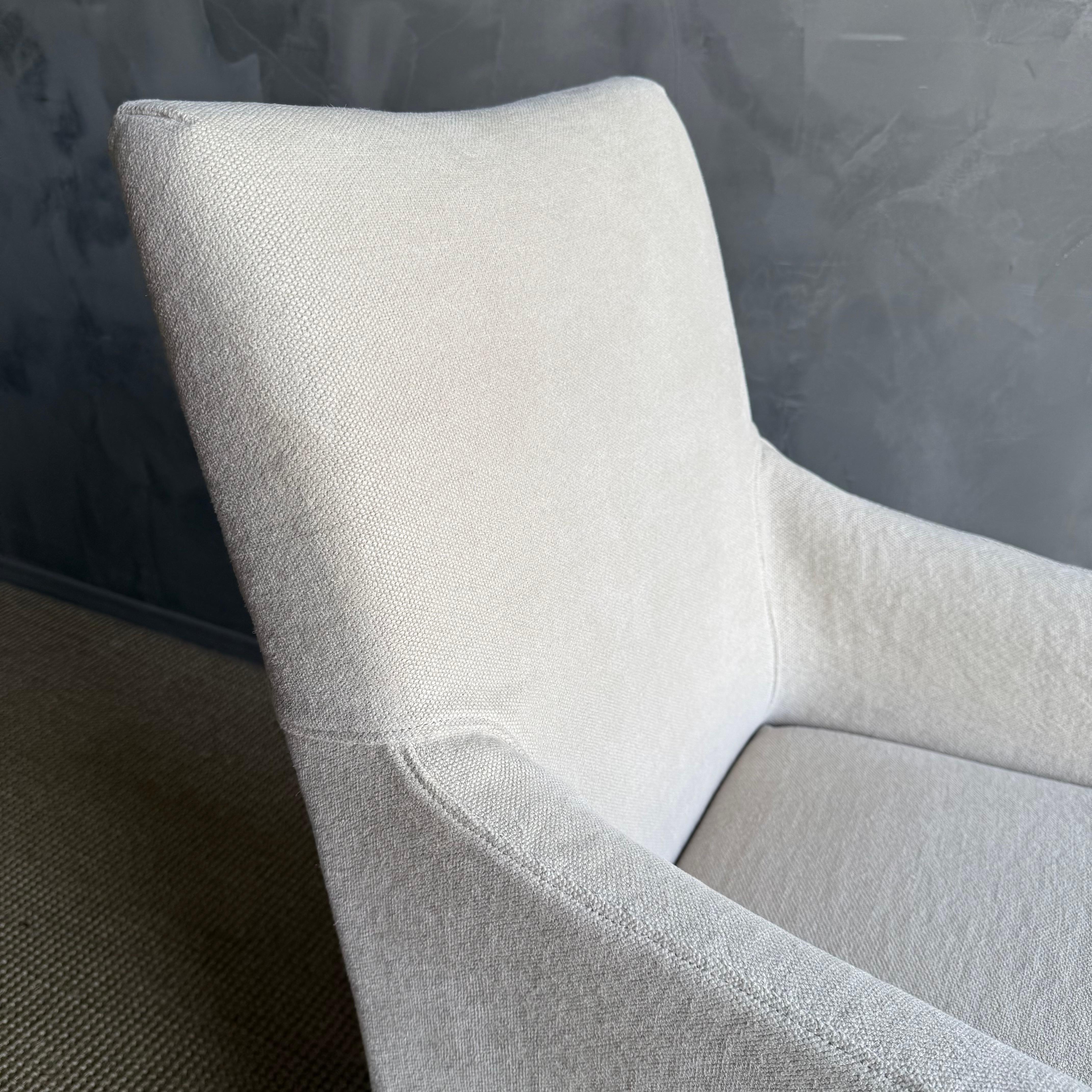 Jess Slip Covered Natural Hempe Dining Chairs Gambe in Oak o rotelle in ottone antico in vendita 1