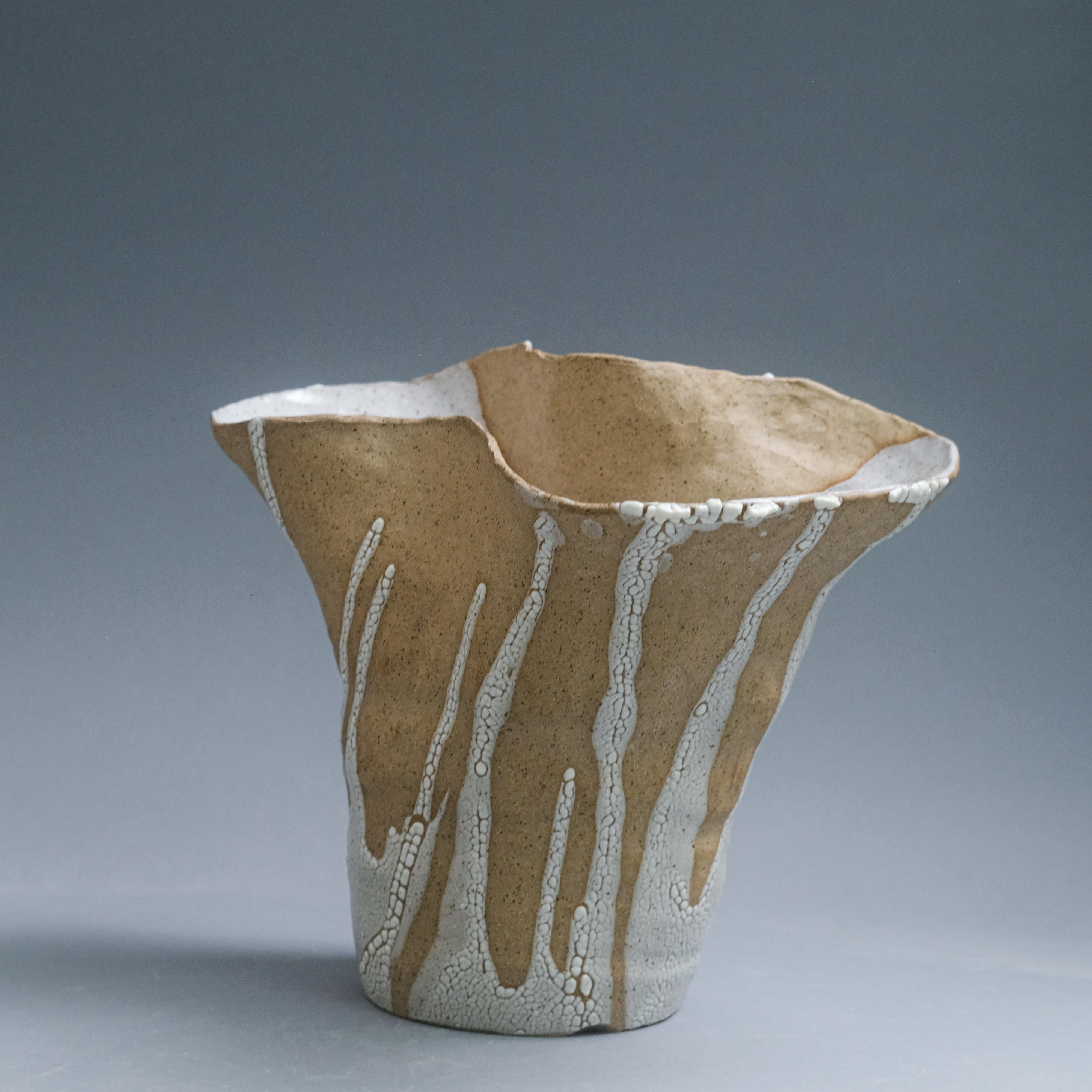 Still-Life Sculpture de Jessamyn Go - "Organic Rhythm I" Abstract ceramic vessel sculpture