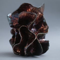 "Resonance" - Scultura astratta in gres con smalto Raku metallico