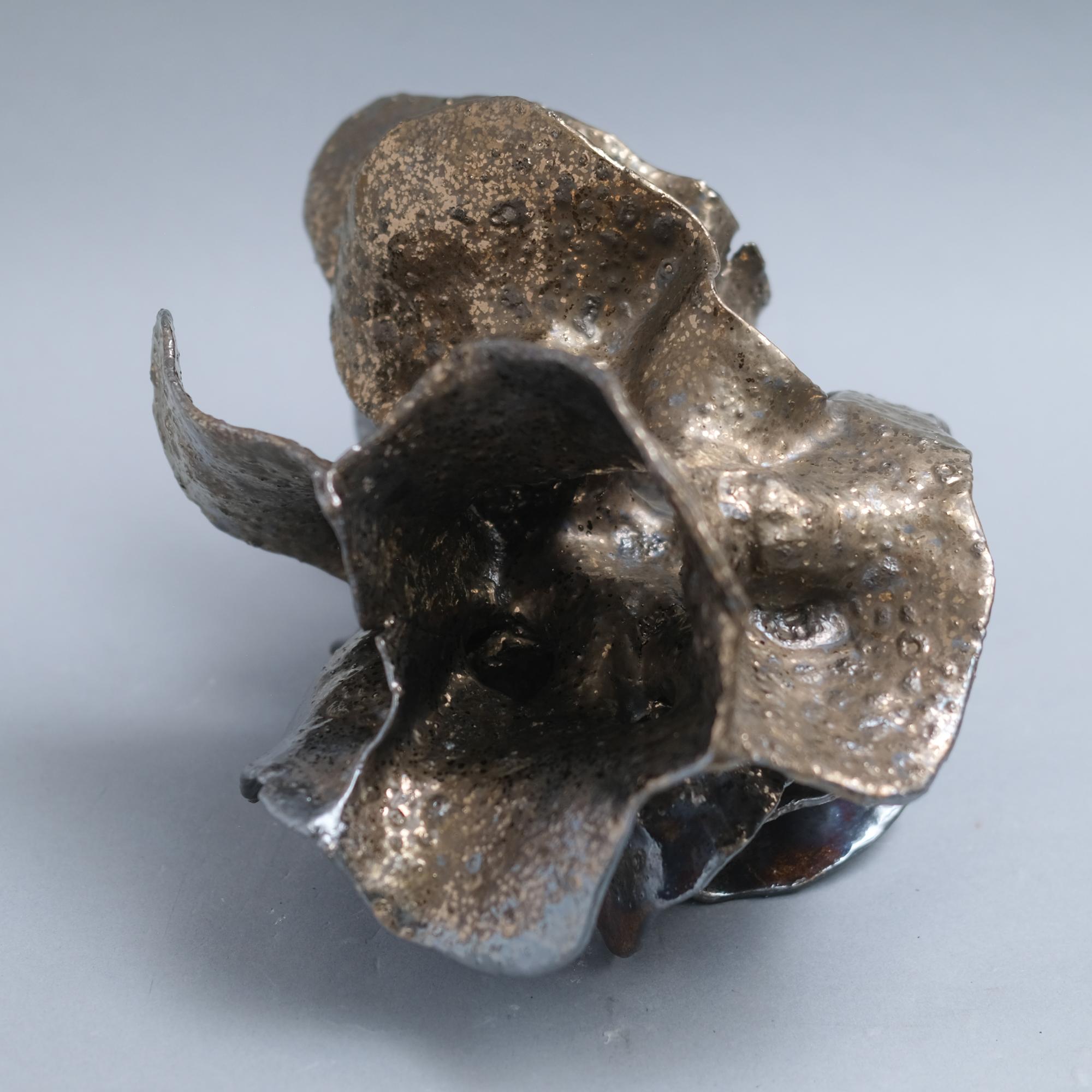 «Rhythmic Sanctuary », sculpture en céramique de grès à glaçure métallique - Gris Abstract Sculpture par Jessamyn Go