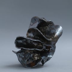 Vibrazioni - Scultura in ceramica smaltata cromata e metallizzata