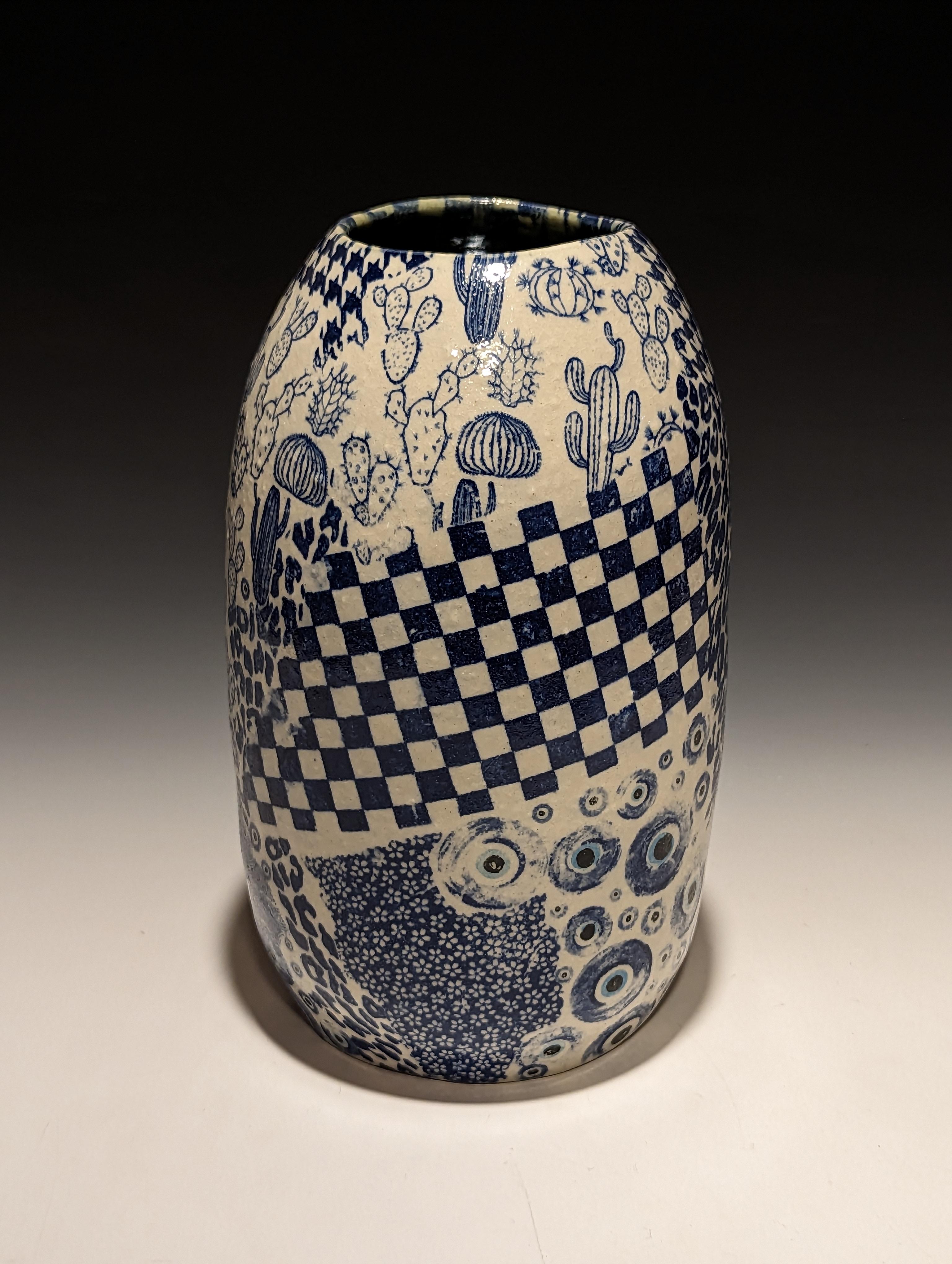Buffalo Vase - Contemporary Sculpture by Jesse Albrecht