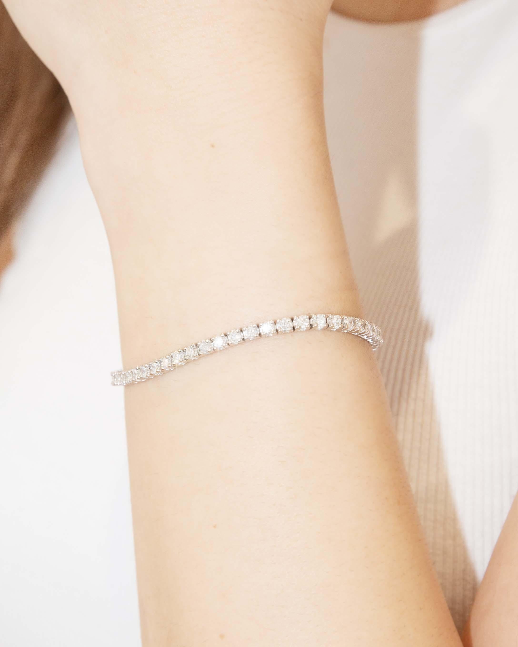 Jesse Contemporary 4.16 Carat Diamond Tennis Bracelet 18ct White Gold im Angebot 10