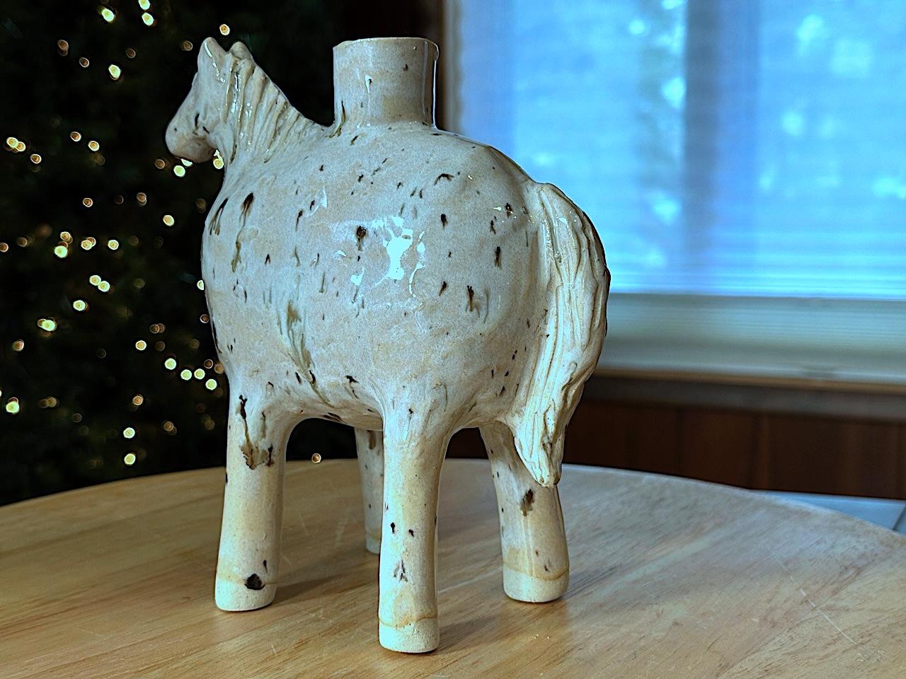 Horse w spots Ceramic Vase (Yellowstone Wild Life) White Stoneware, glossy glaze For Sale 8