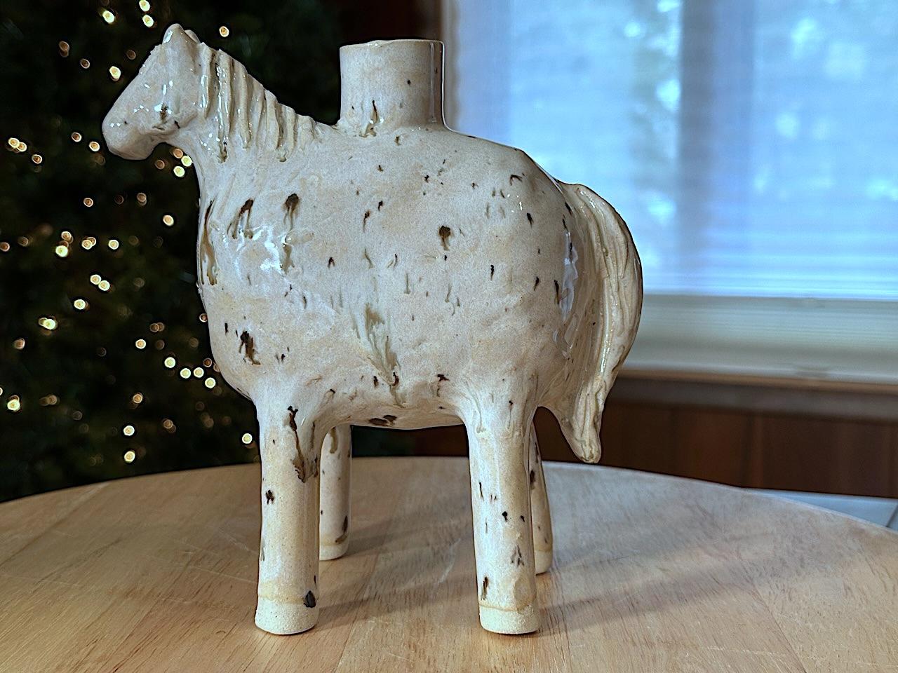 Horse w spots Ceramic Vase (Yellowstone Wild Life) White Stoneware, glossy glaze For Sale 1