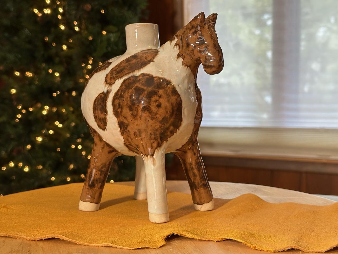 Paint Horse Ceramic Vase (Yellowstone Wild Life) White Stoneware, glossy glaze For Sale 5