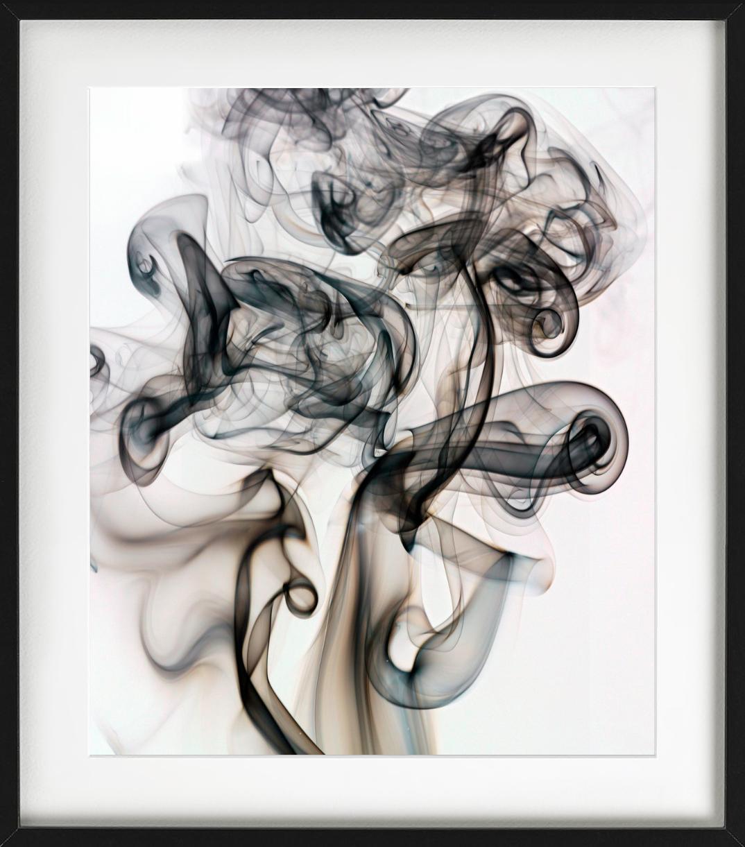 Fumée, photographie d'art - Gris Still-Life Photograph par Jesse Frohman