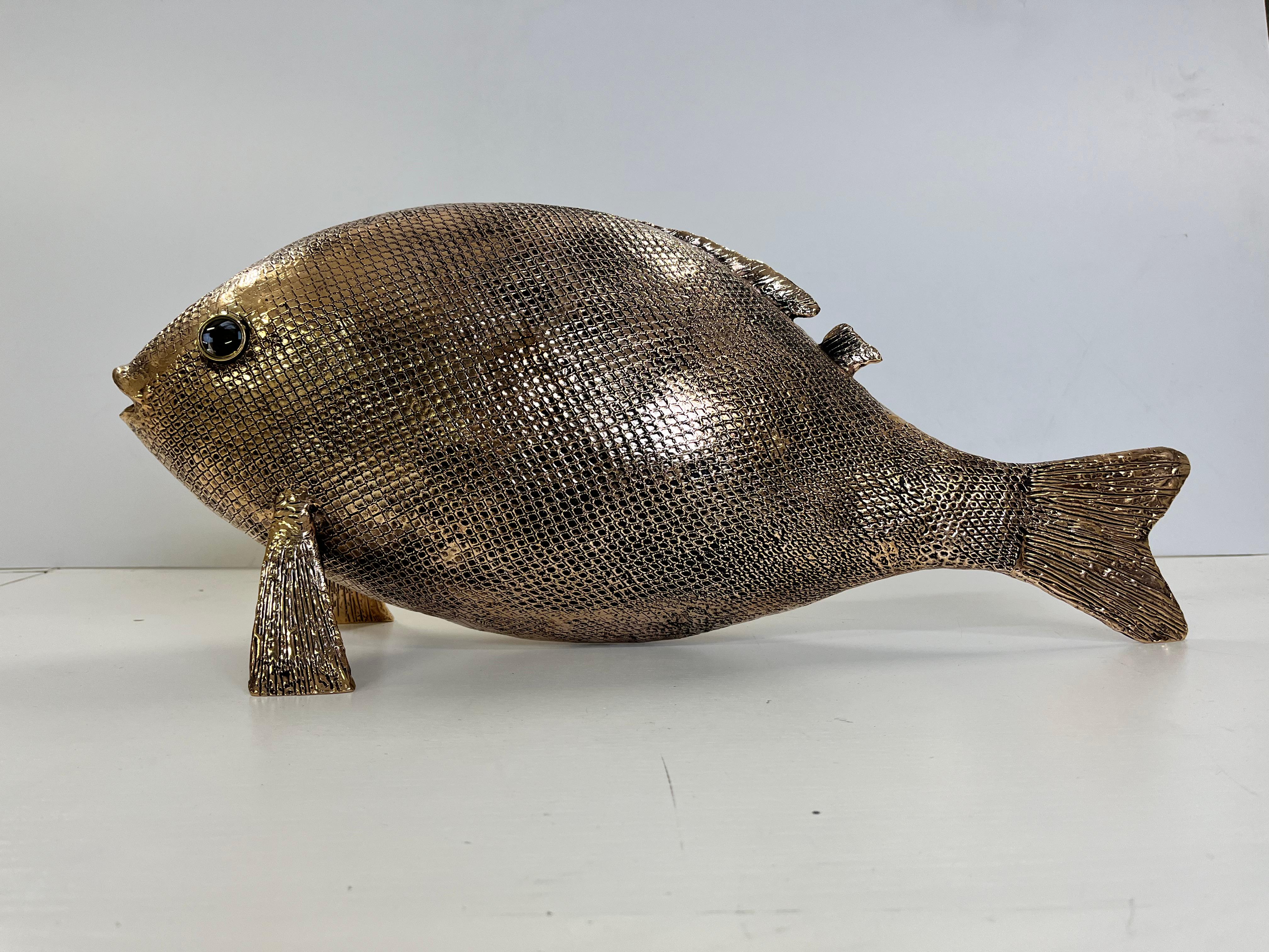 Das Gelobte Land in einer eleganten Bronzeskulptur Fisch