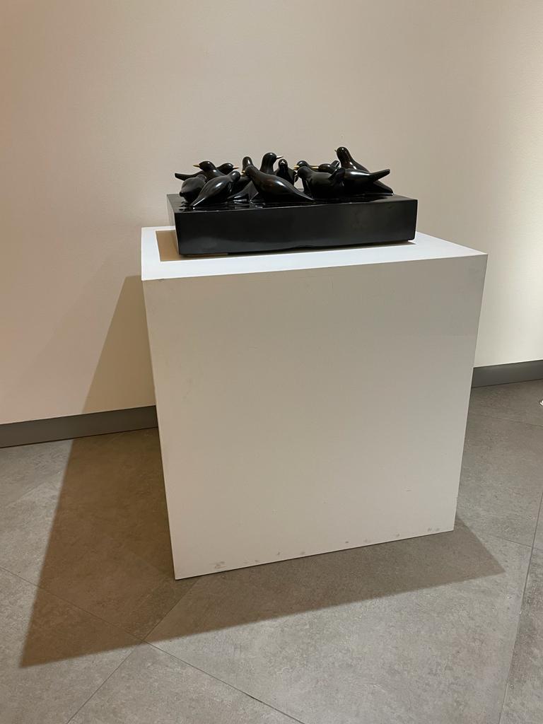 Escultura única de mármol negro de Bélgica - 13 mirlos realizada por Jessica Carroll en venta 5