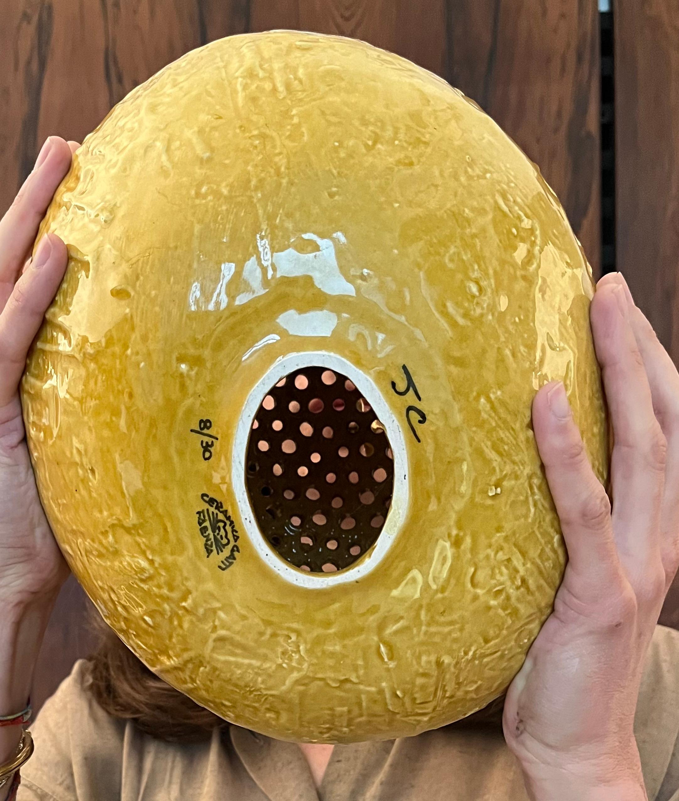 colmena de abejas de cerámica amarilla miel - abejas de bronce - escultura contemporánea de interior 4