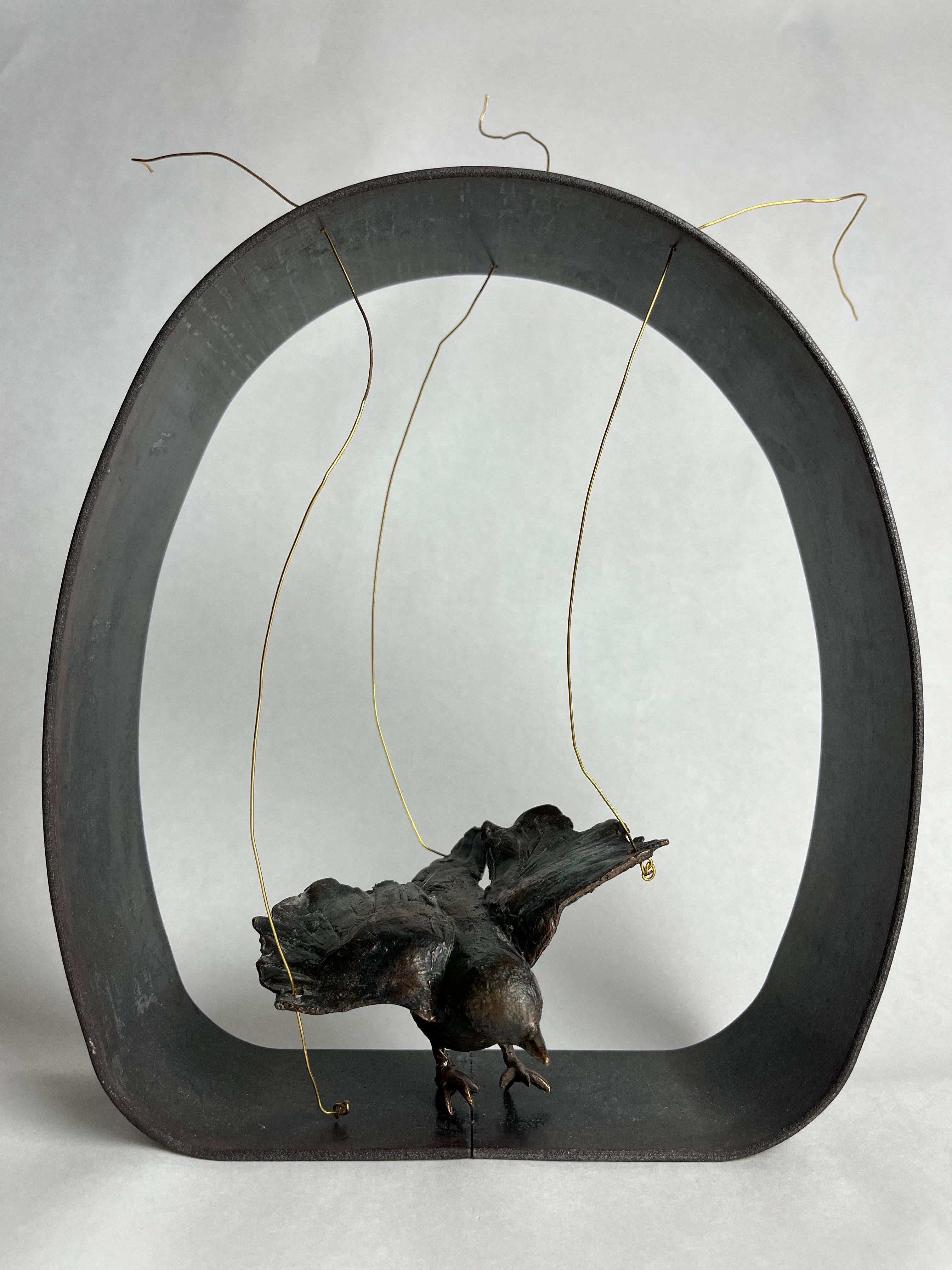 Gorrión - Escultura contemporánea de bronce y hierro, una pieza