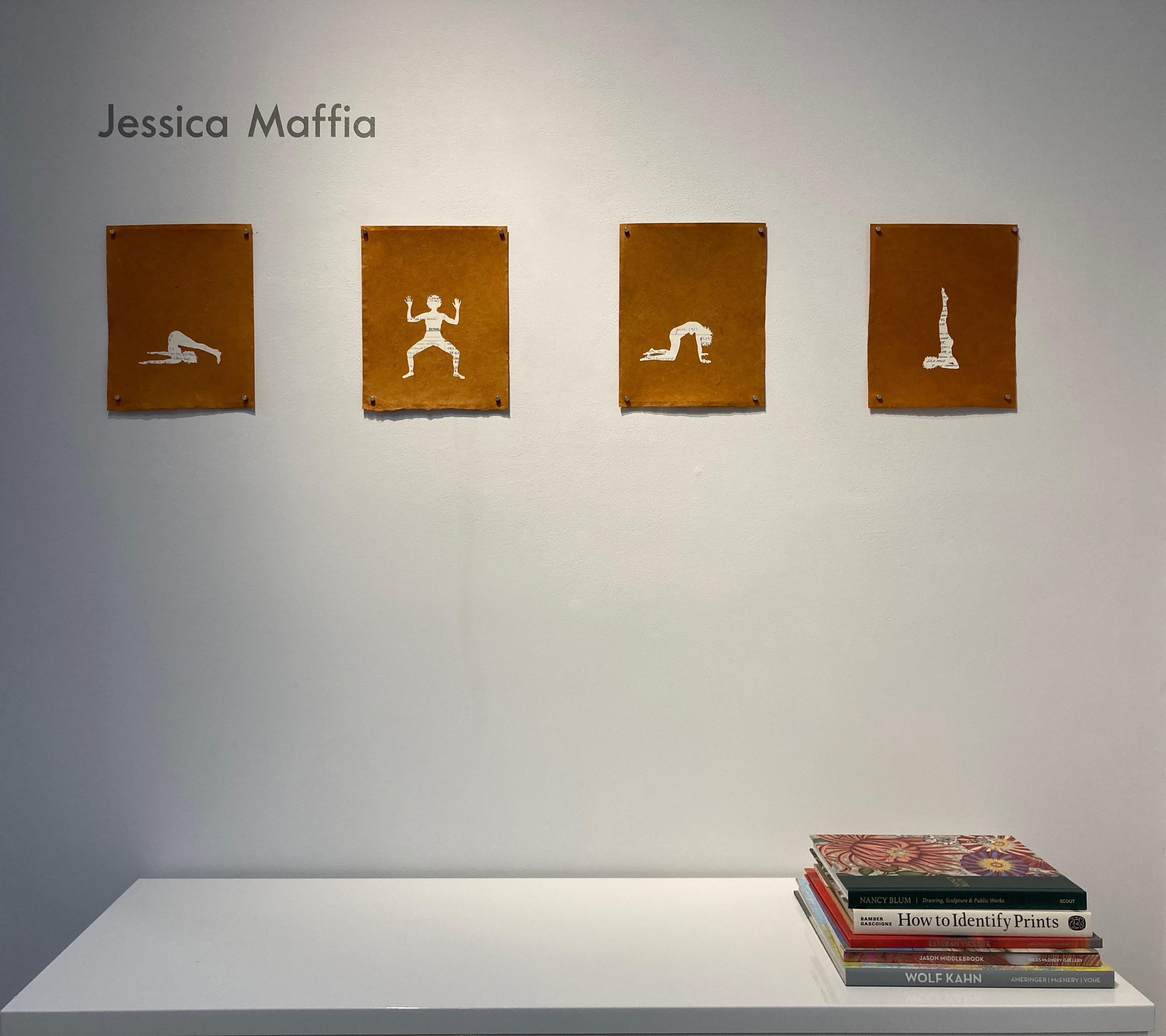 Sin título 14, Collage de papel, Figura femenina, Postura de yoga, Papel Ledger, Siena Brown en venta 1