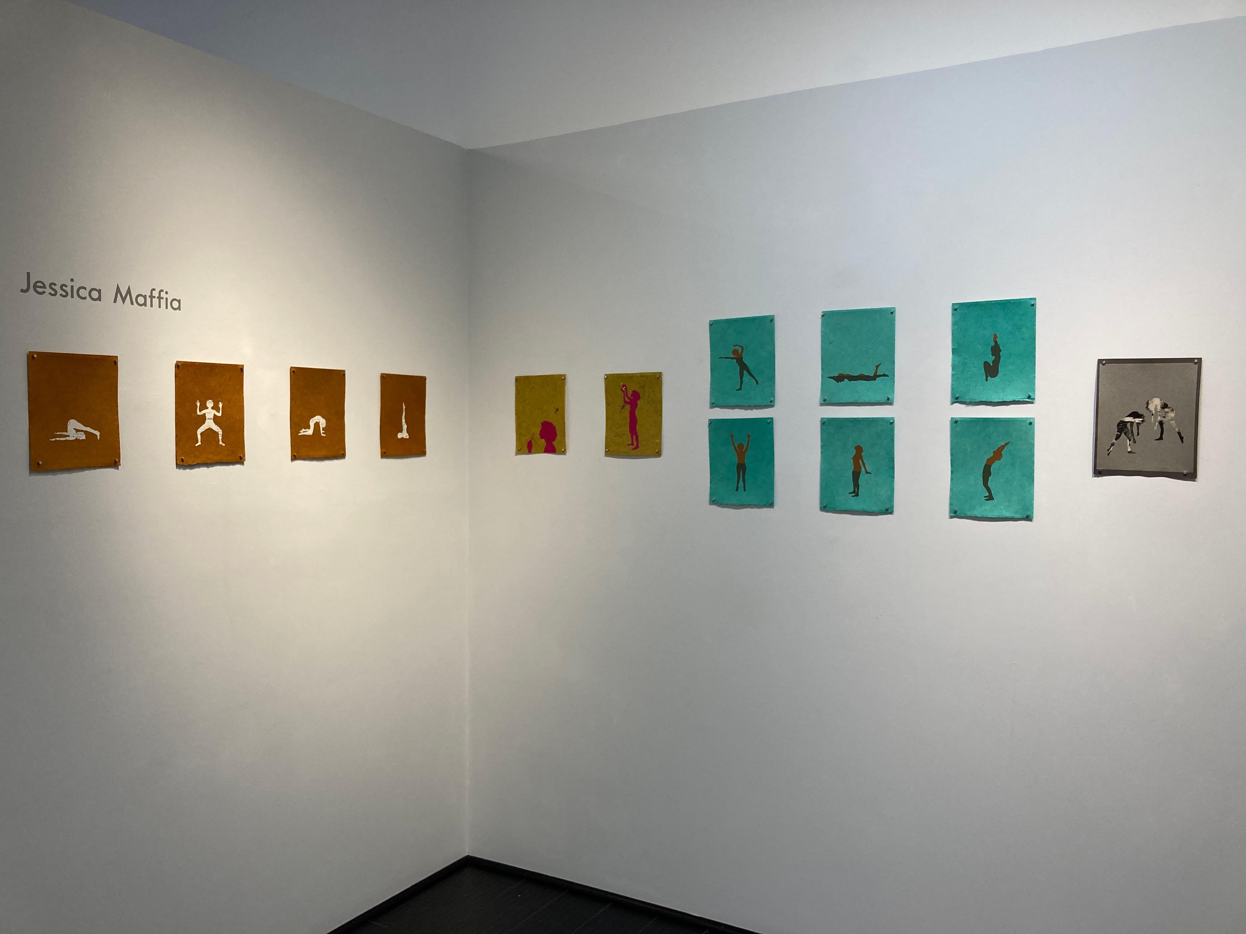 Sin título 14, Collage de papel, Figura femenina, Postura de yoga, Papel Ledger, Siena Brown en venta 4