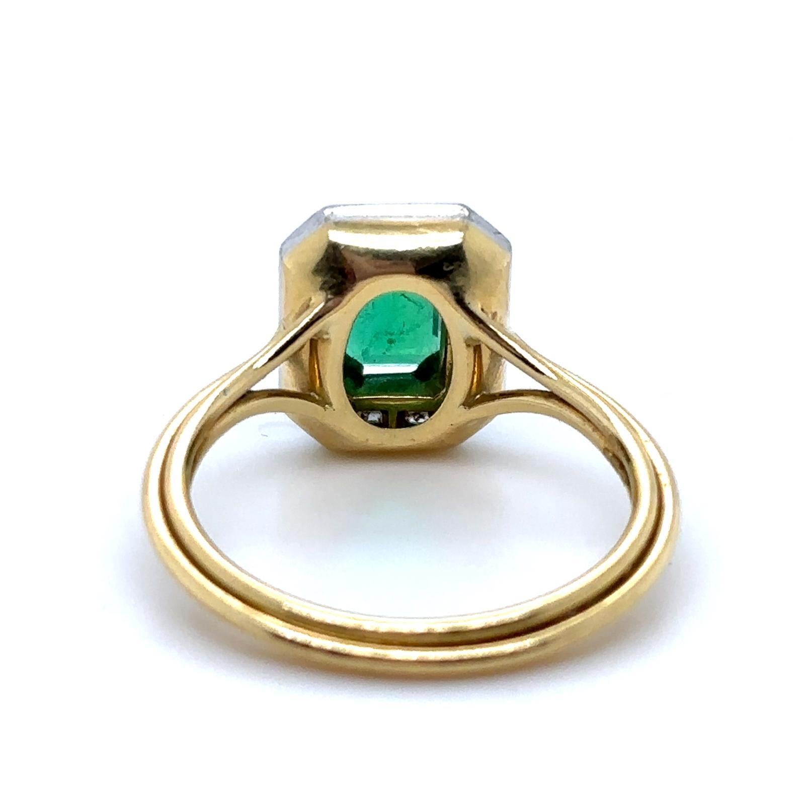 Jessica McCormack Bague en or jaune 18 carats ornée d'émeraudes et de diamants baguettes en vente 4