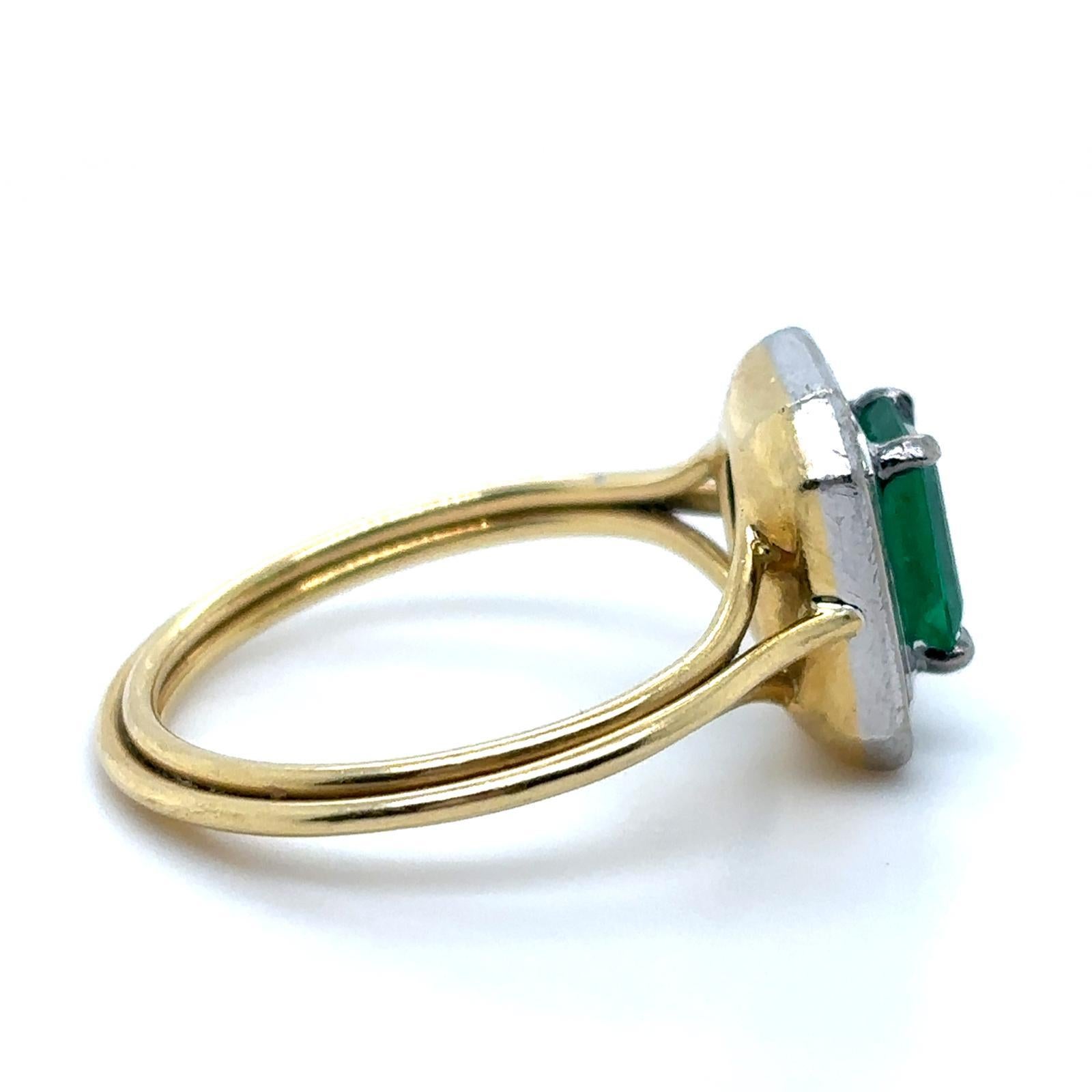 Jessica McCormack Bague en or jaune 18 carats ornée d'émeraudes et de diamants baguettes Pour femmes en vente