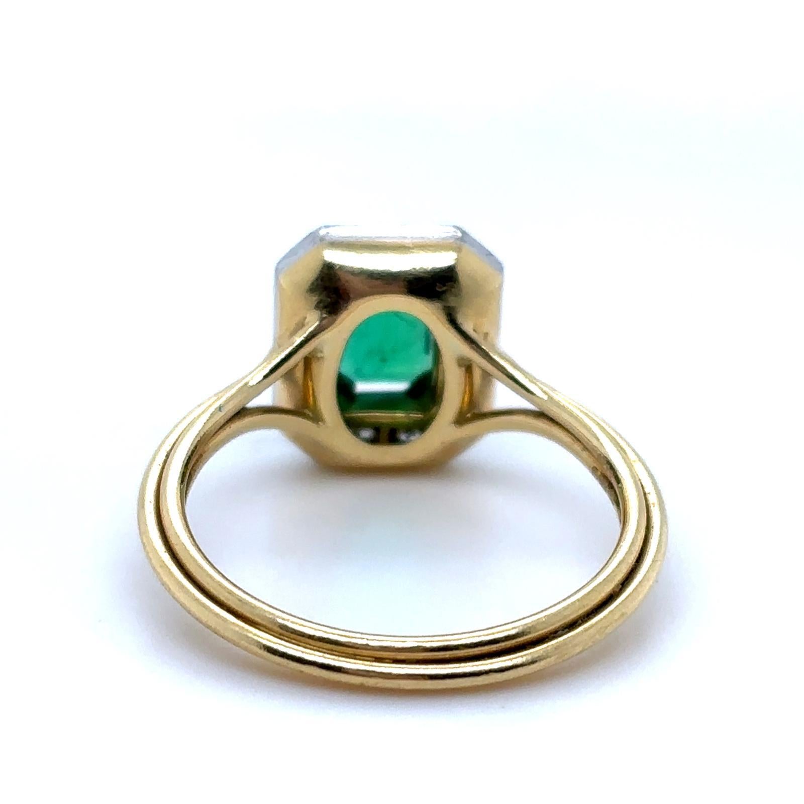 Jessica McCormack Bague en or jaune 18 carats ornée d'émeraudes et de diamants baguettes en vente 1