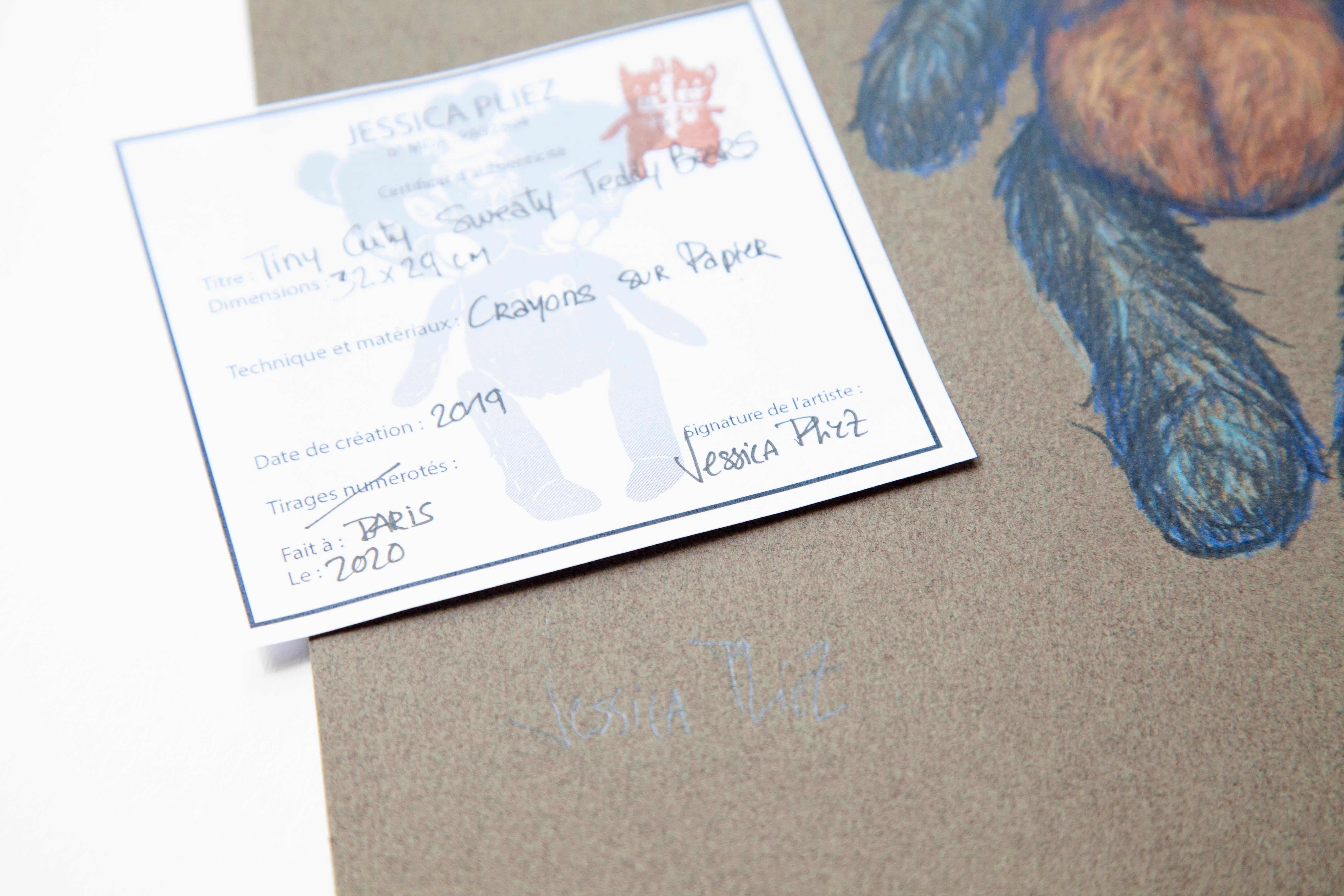 Jessica Pliez, artiste à l'univers poétique et infantile, qui rappelle le cinéaste Tim Burton, aime les supports surprenants.

2020
Dessin / Crayon sur carton
32 x 29 cm
Œuvre originale signée
Certificat d'artiste
Prix de vente : 250 euros