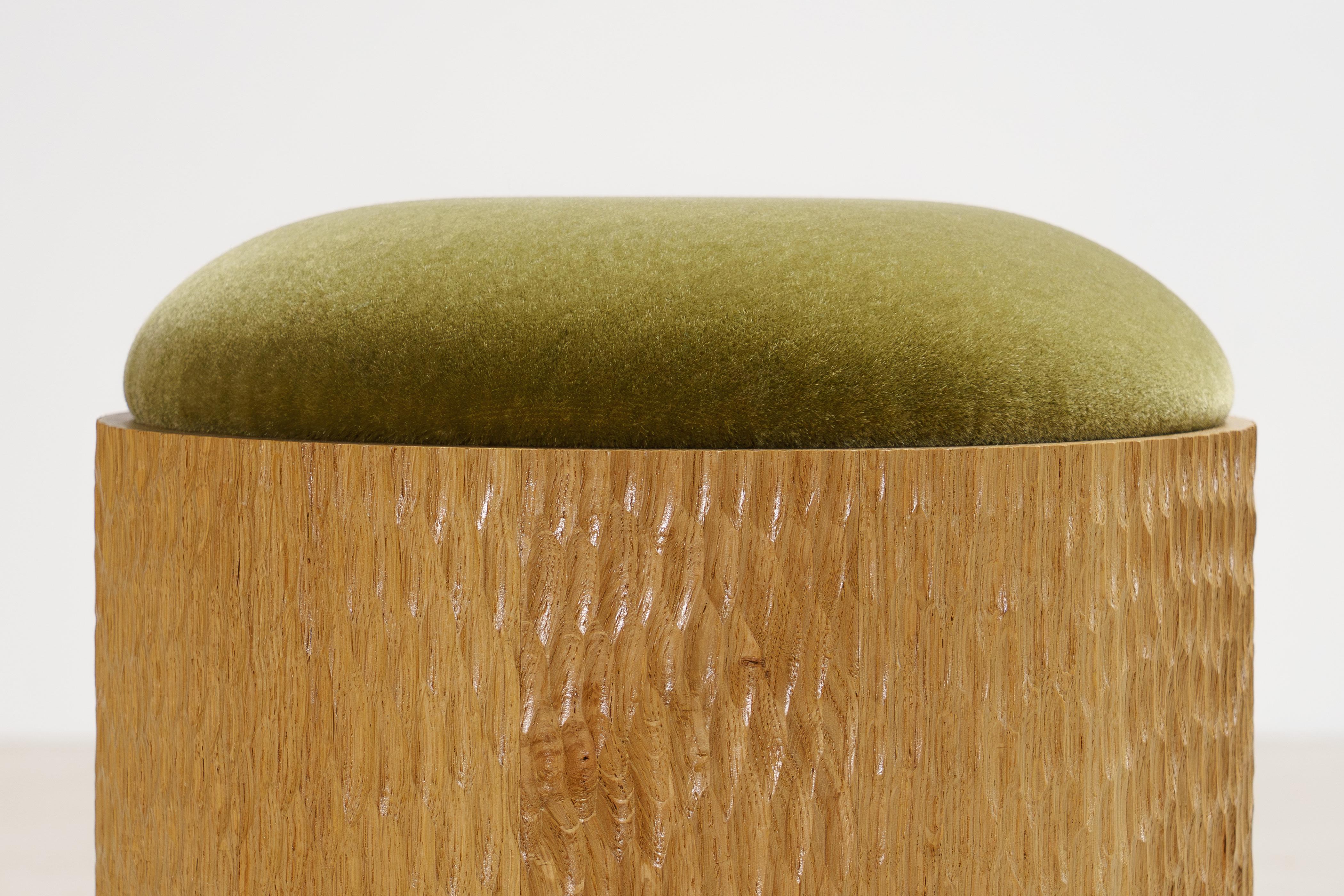Jessie Hocker von Proisy Studio. Luxuriöser Mohair-Stoff. (21. Jahrhundert und zeitgenössisch) im Angebot
