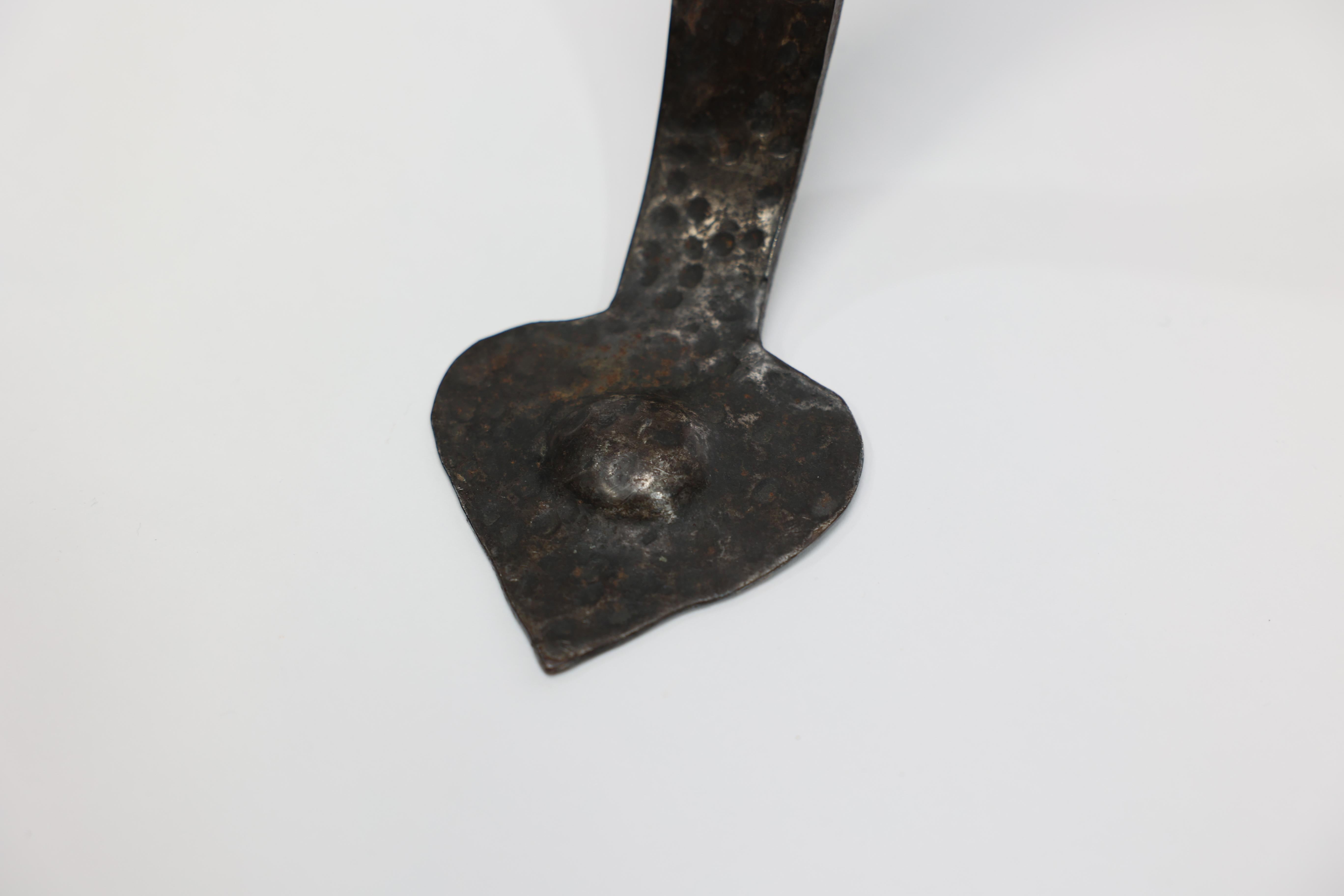 Jesson Birkett (attributed). An hand hammered copper standard floor lamp 4
