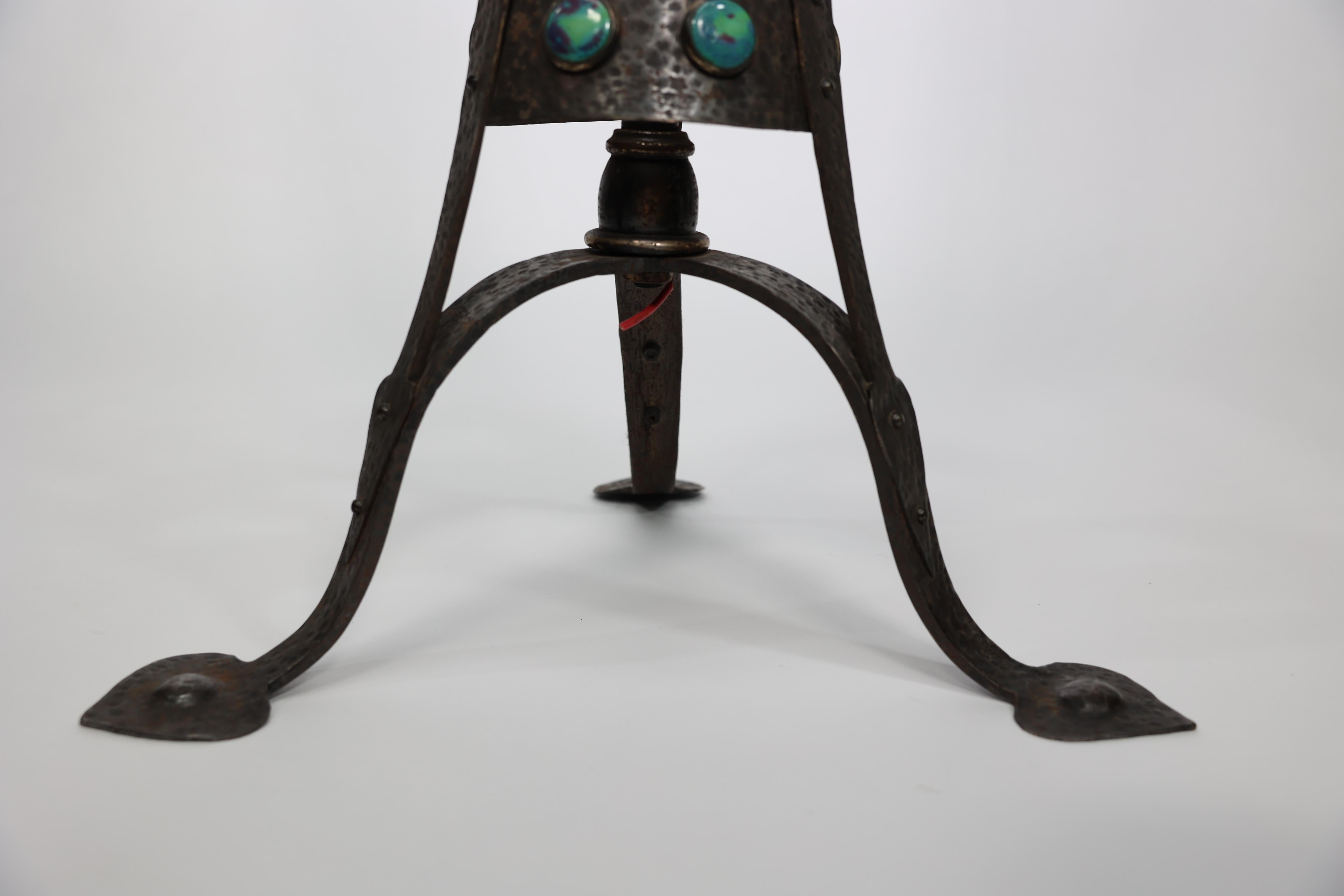 Jesson Birkett (attributed). An hand hammered copper standard floor lamp 6