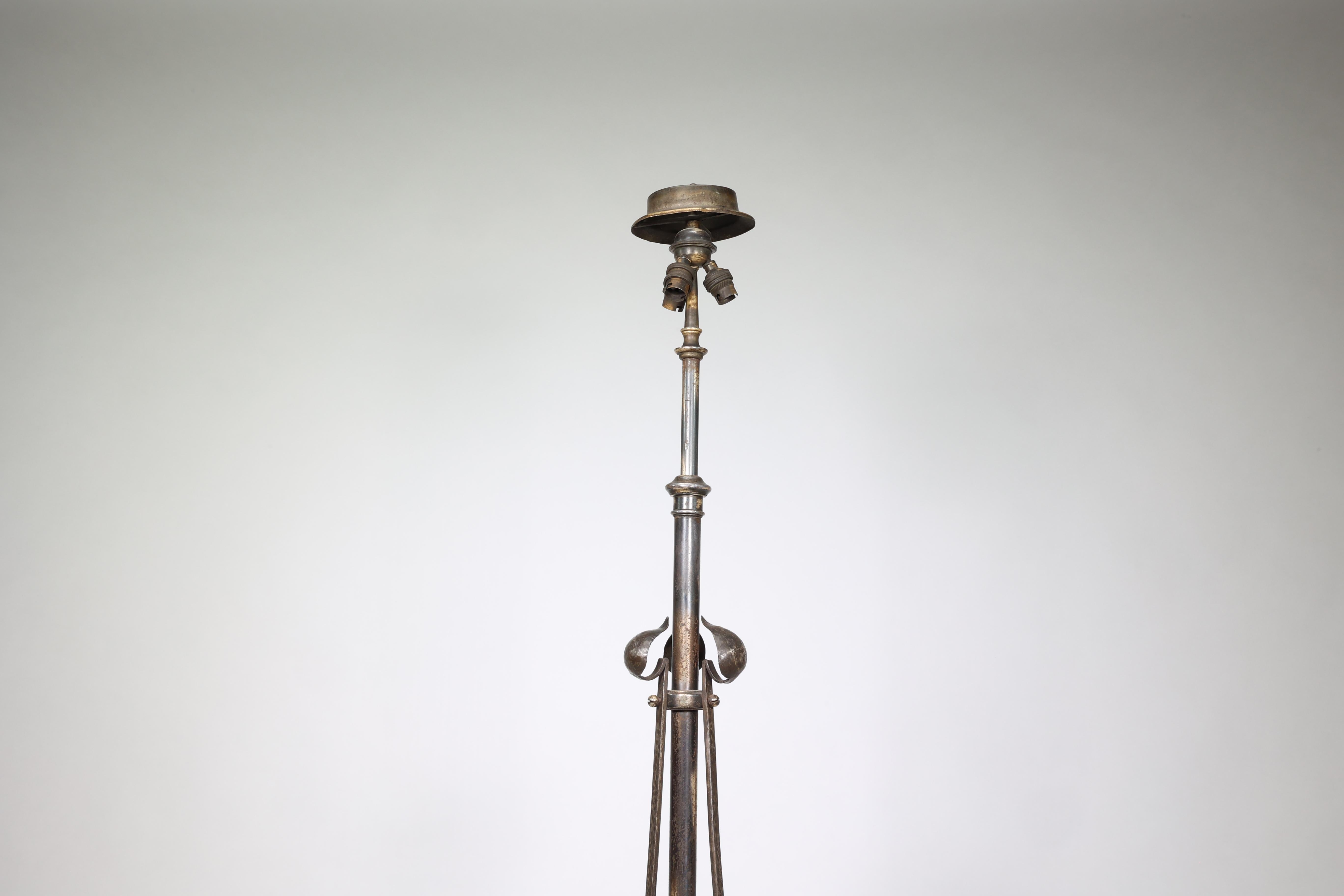 Jesson Birkett (attributed). An hand hammered copper standard floor lamp 9