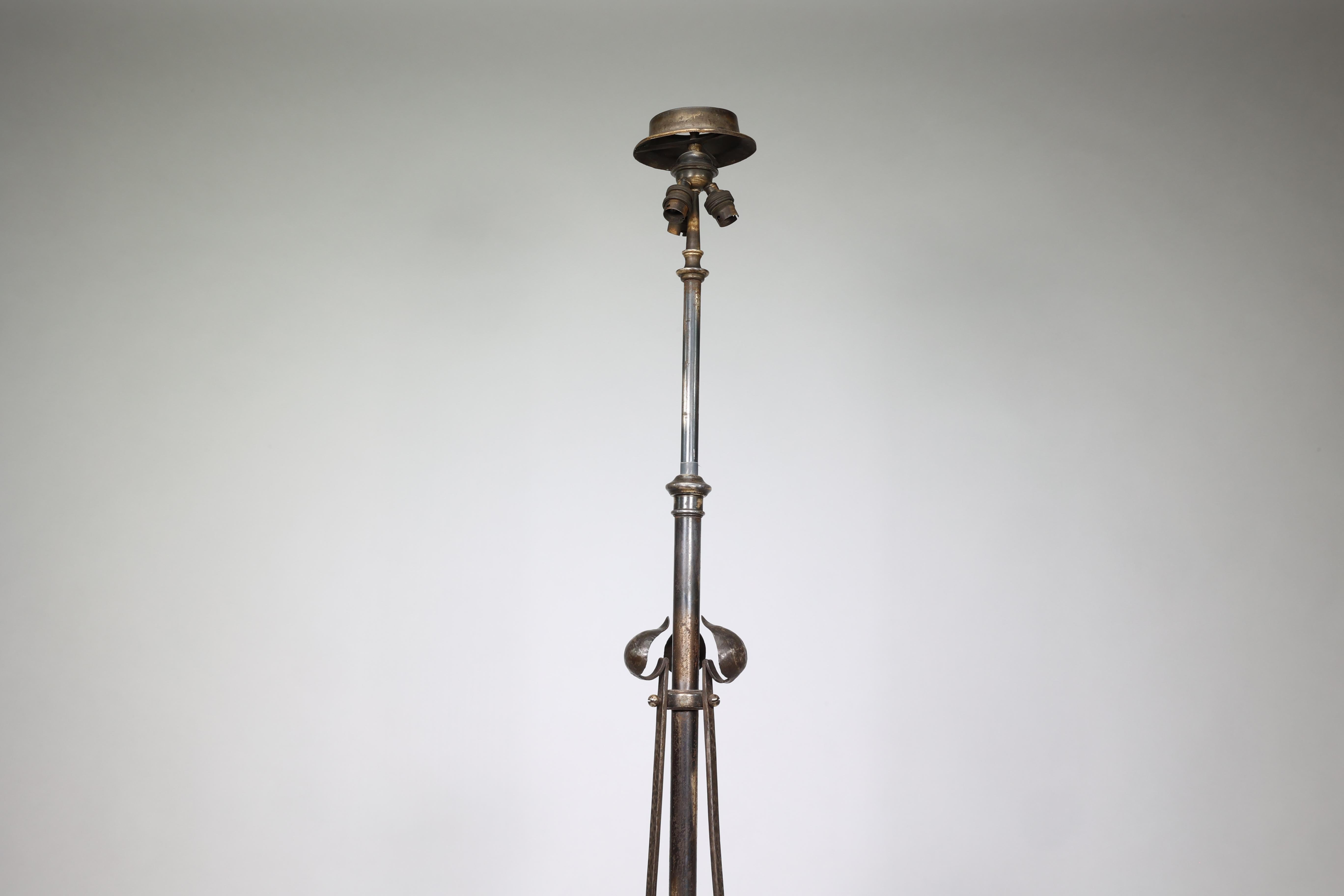 Jesson Birkett (attributed). An hand hammered copper standard floor lamp 10