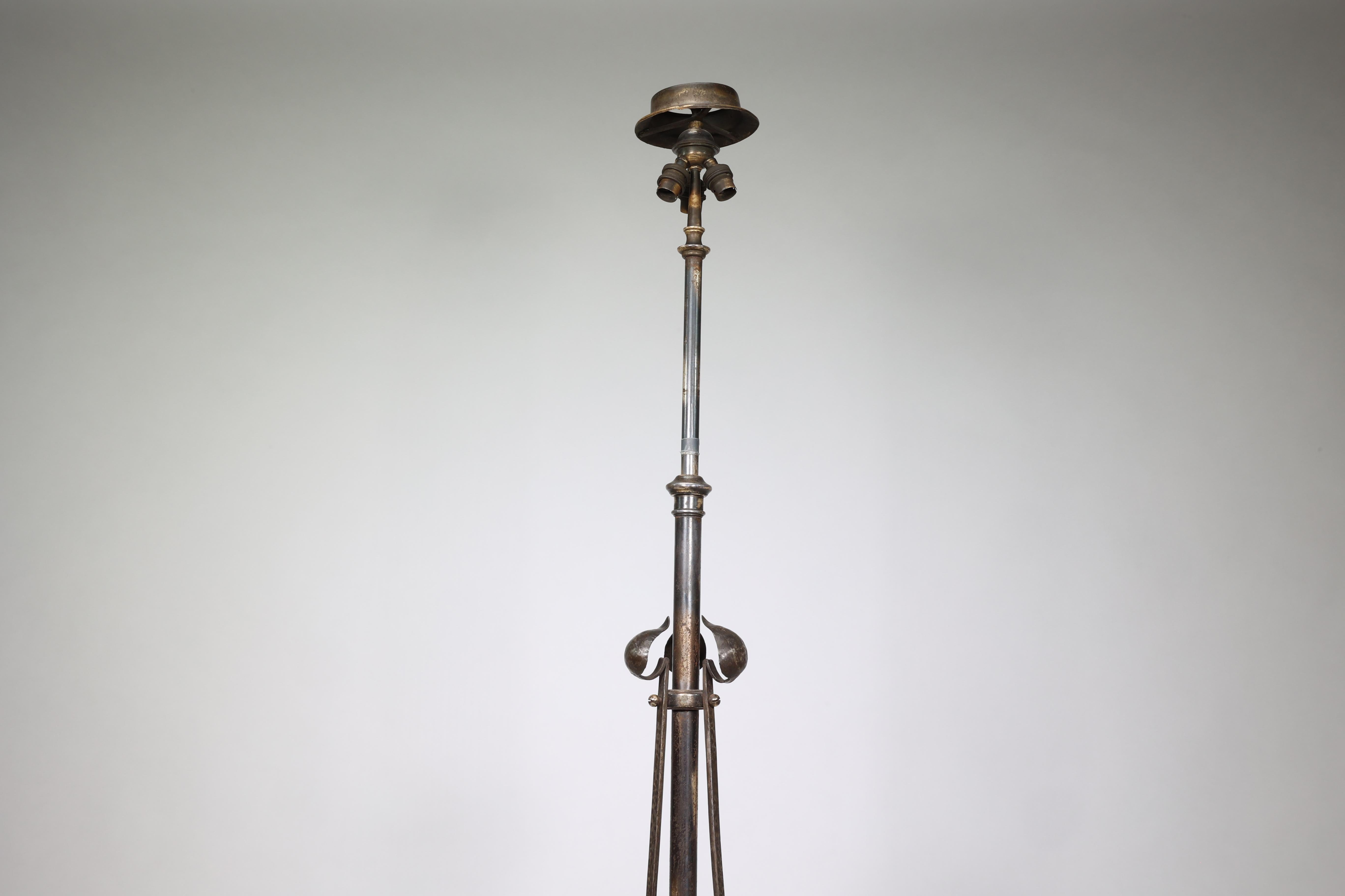 Jesson Birkett (attributed). An hand hammered copper standard floor lamp 11