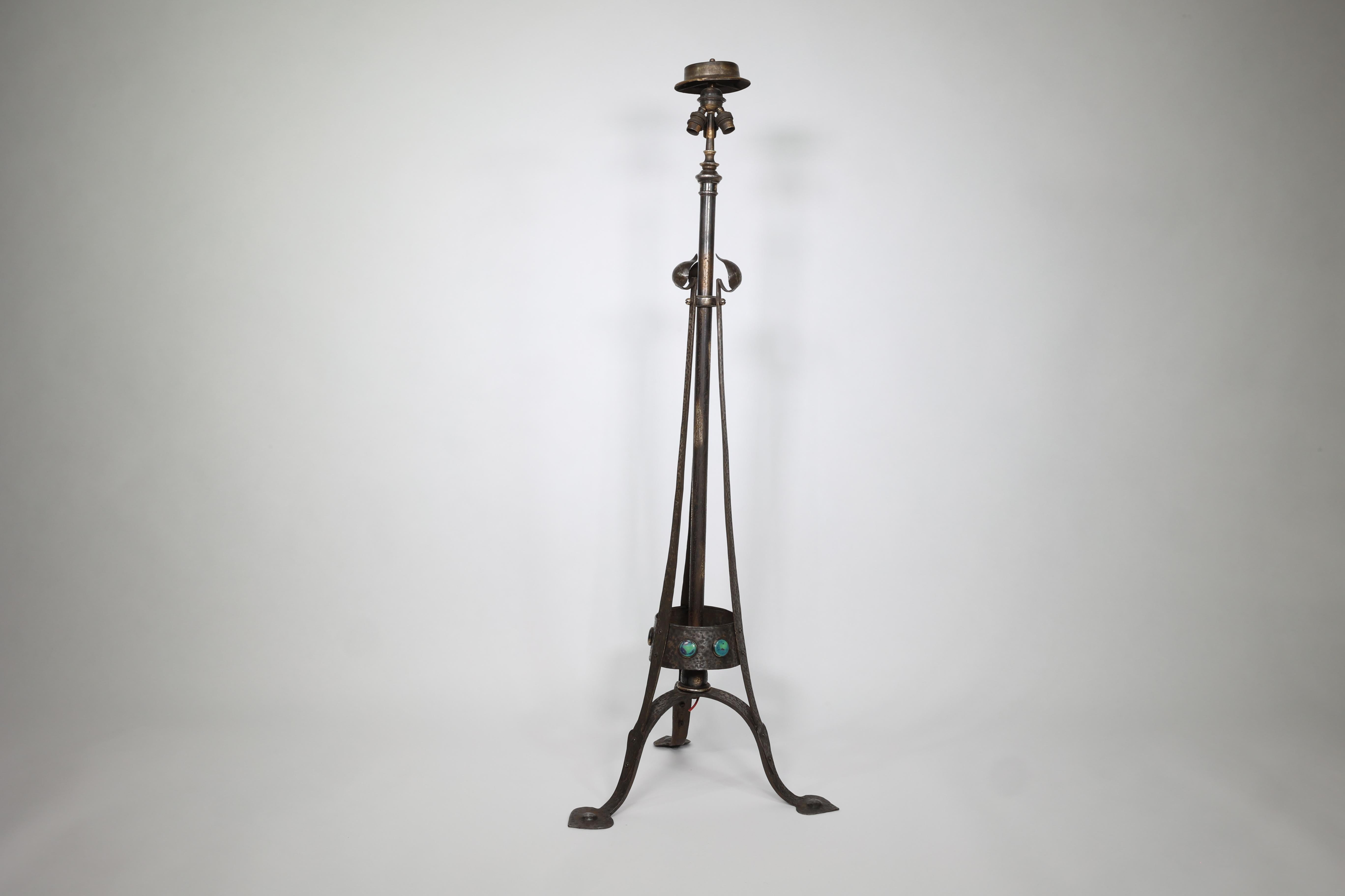 Arts and Crafts Jesson Birkett (attributed). An hand hammered copper standard floor lamp