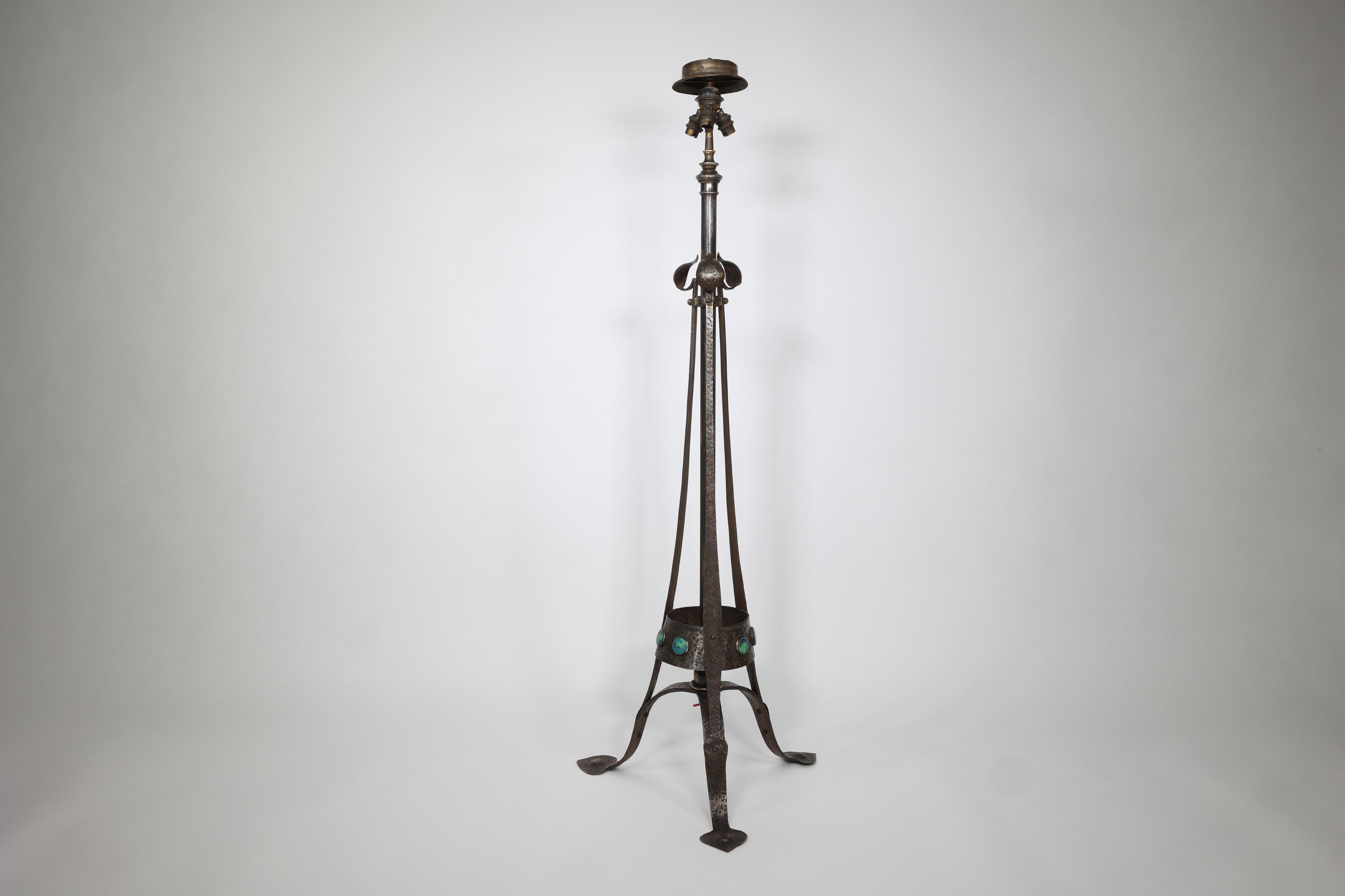 English Jesson Birkett (attributed). An hand hammered copper standard floor lamp