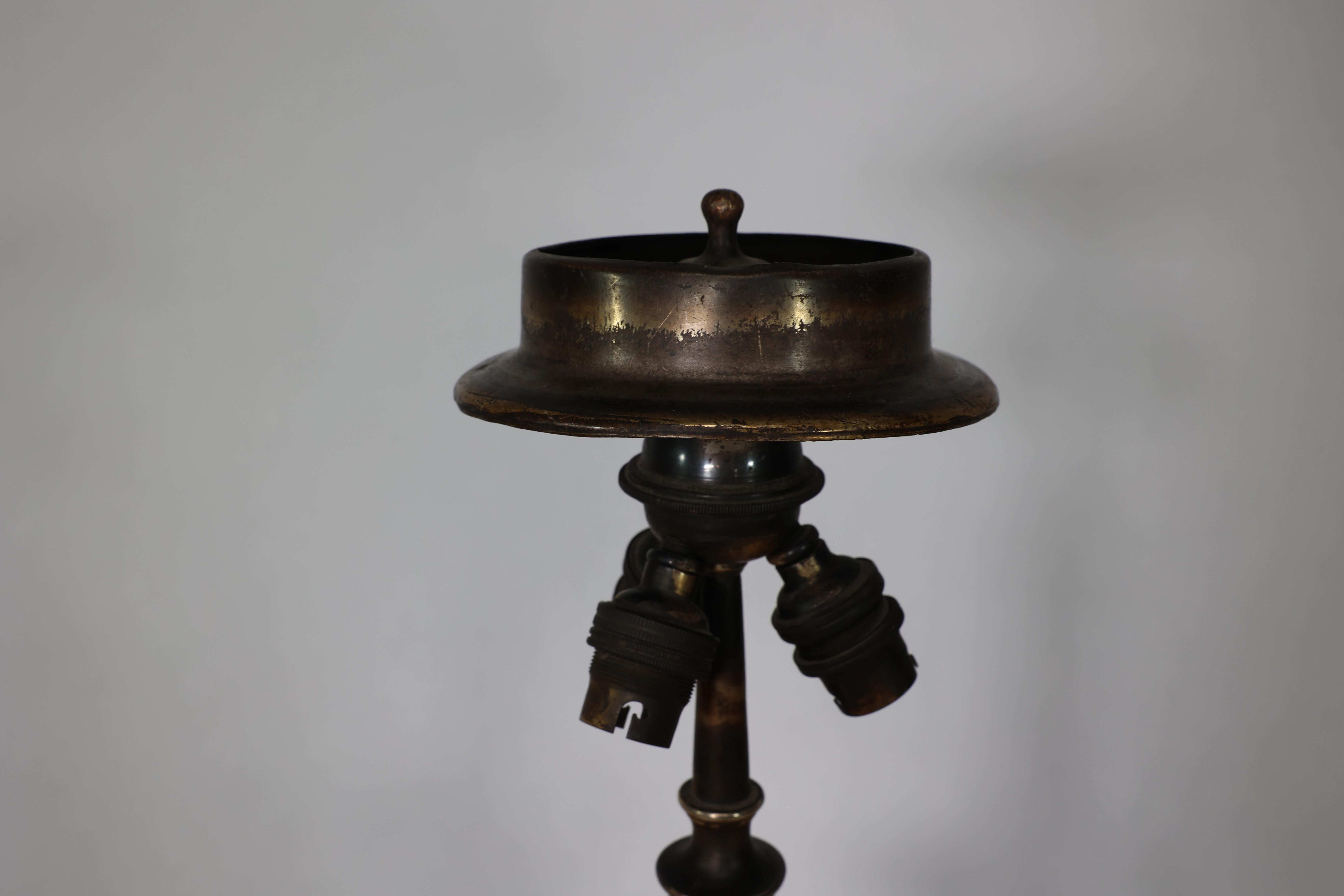 Jesson Birkett (attributed). An hand hammered copper standard floor lamp In Good Condition In London, GB