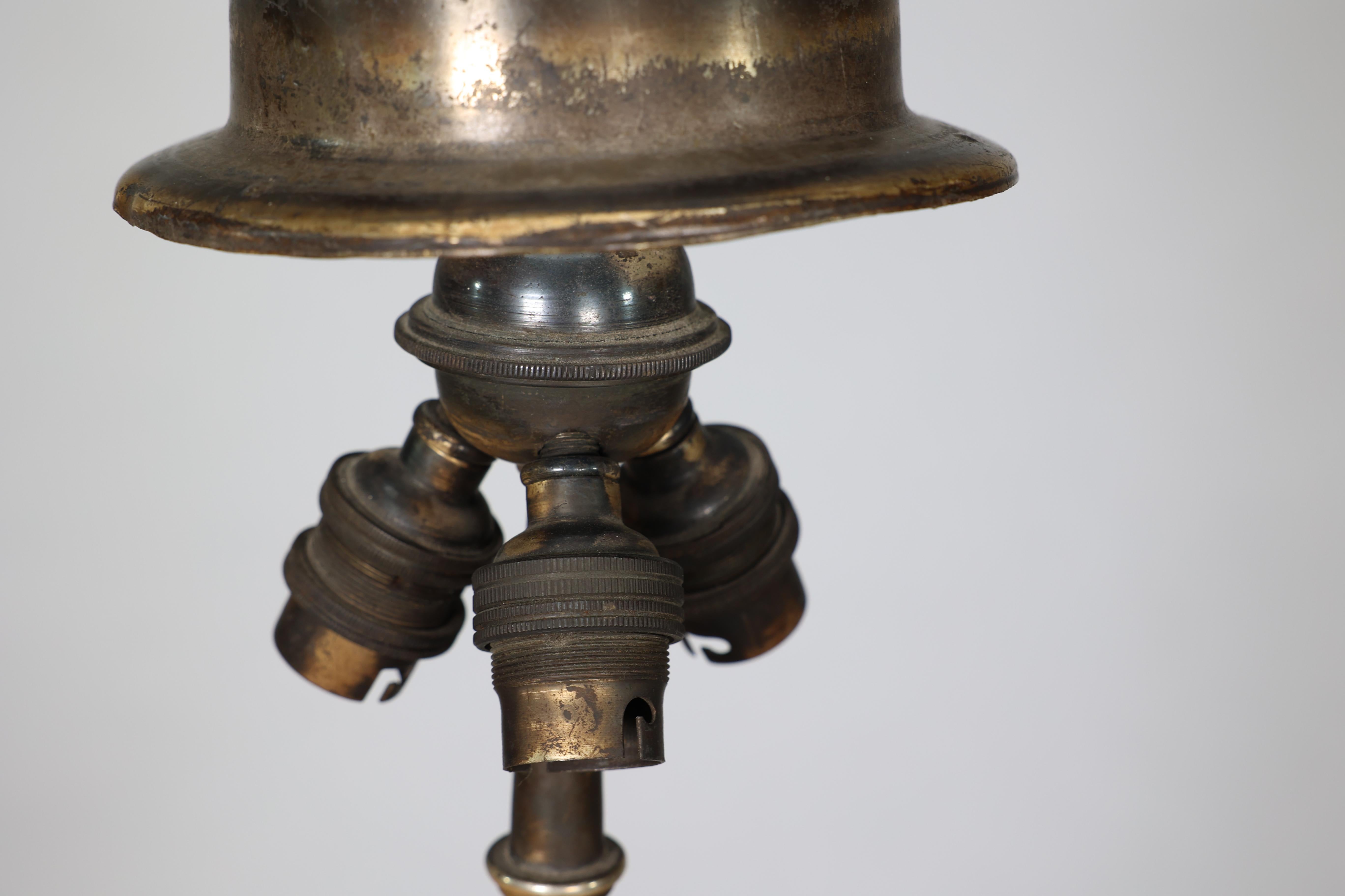 Copper Jesson Birkett (attributed). An hand hammered copper standard floor lamp