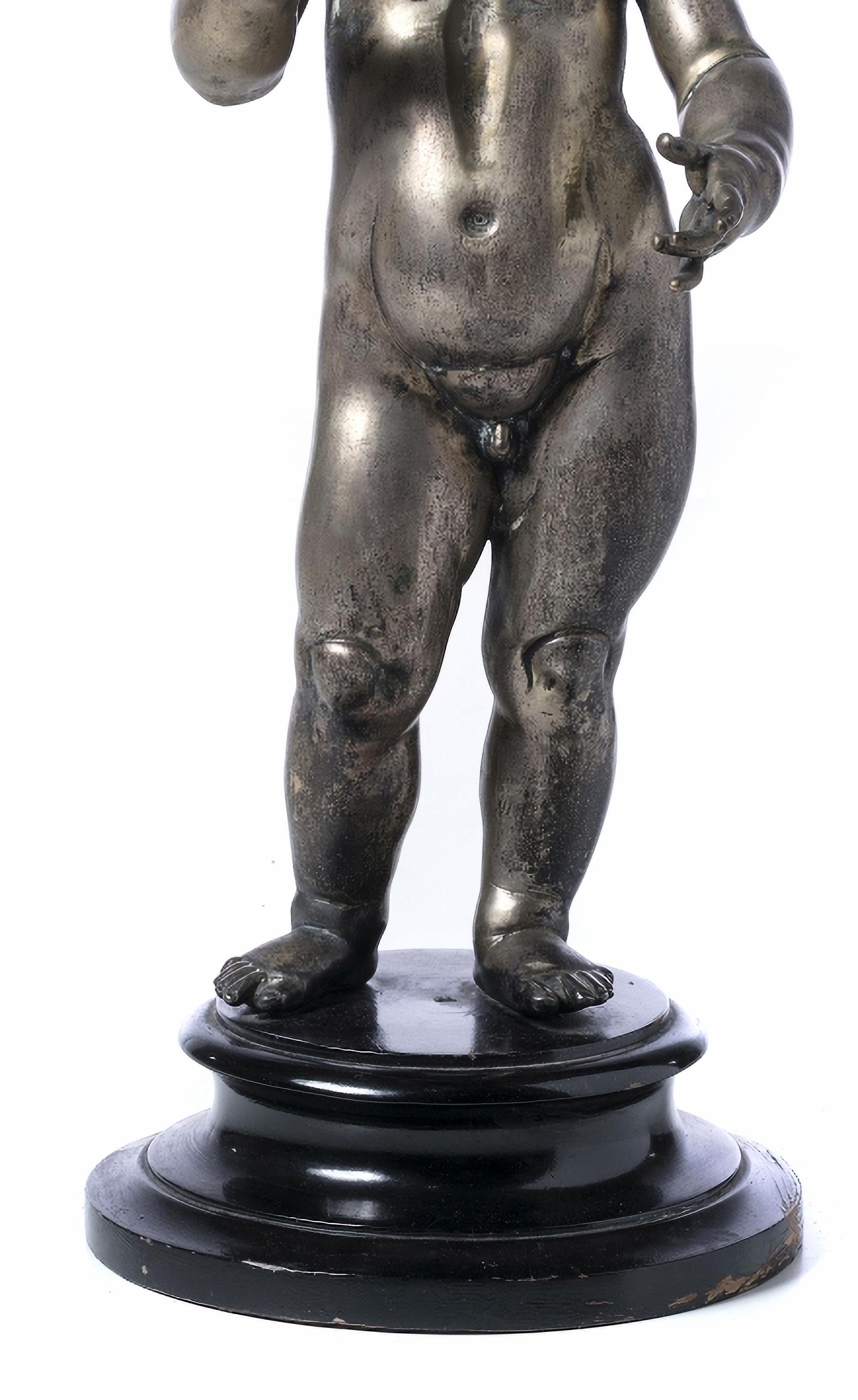 GESU' CHIEDE 

Scultura tedesca, dal XVII secolo
in metallo argentato.
Posizionato su una base di legno.
 Altezza. (scultura) 52 cm. Altezza: (totale) 60 cm.
buone condizioni