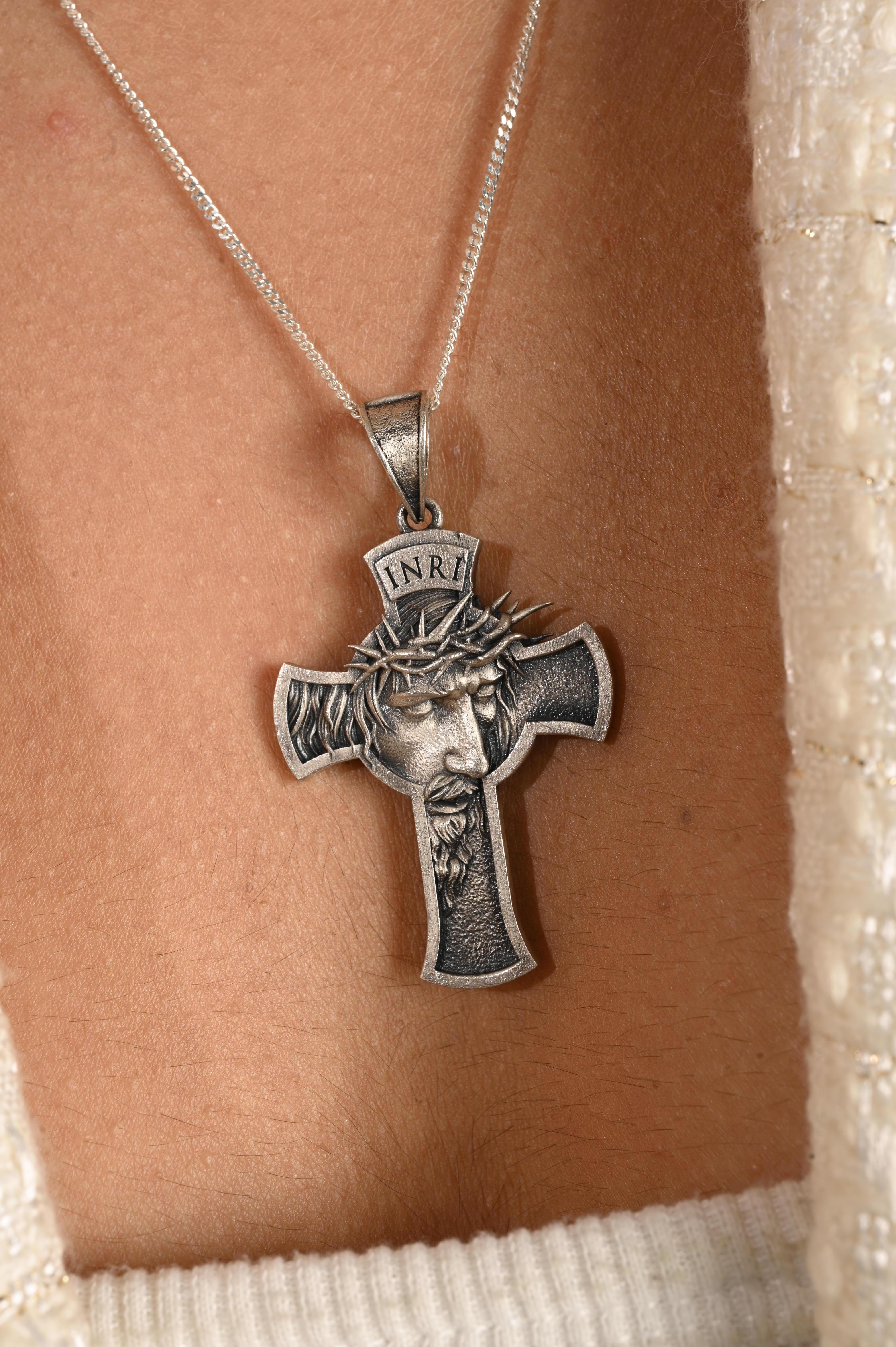 Handgefertigter Anhänger Jesus Crucifix Kreuz Christian Spikes aus massivem Silber im Zustand „Neu“ im Angebot in New York, NY