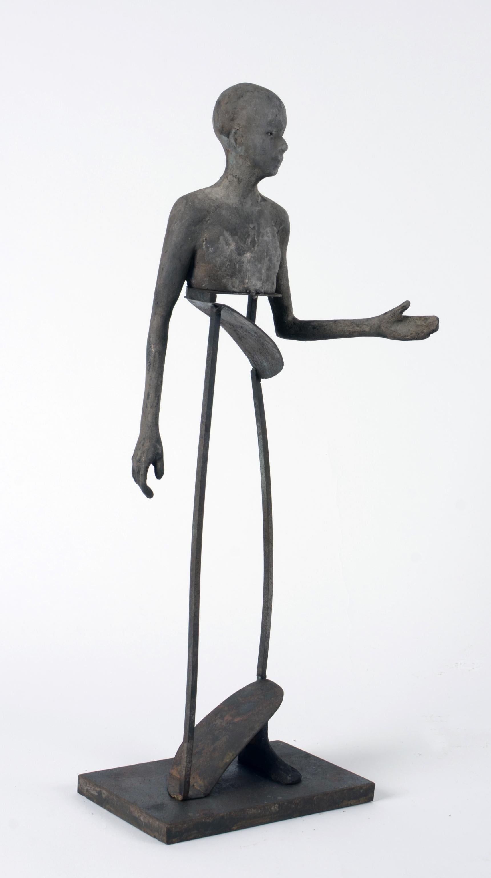 Aire IV:: Kopf:: Torso und Fuß aus Bronze mit abstrakter Stahlskulptur mit offenem Körper – Sculpture von Jesus Curia Perez