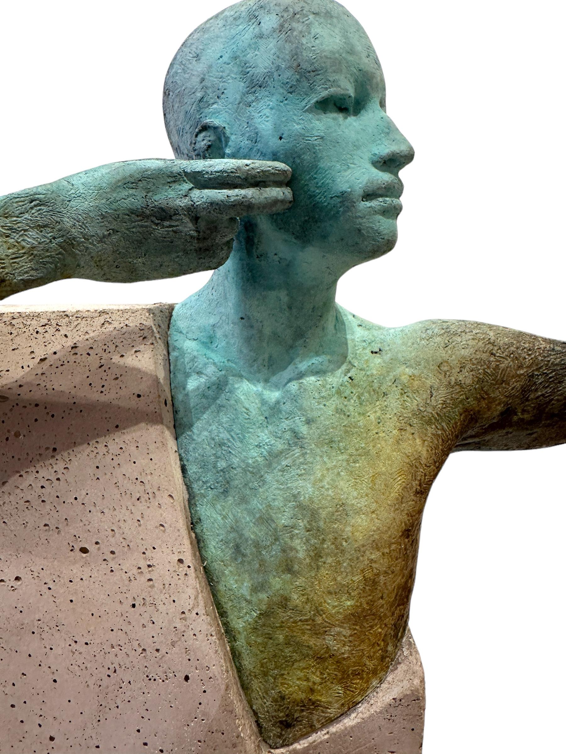 Arco II - Figure en bronze tirant une flèche, patine vert-de-gris, socle en acier - Contemporain Sculpture par Jesus Curia Perez