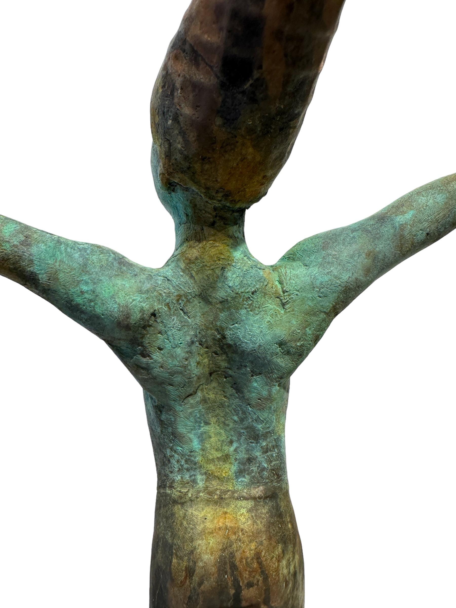 Arlequin I, Sculpture de la Commedia dell'arte en bronze, Figure avec bras tendus 2