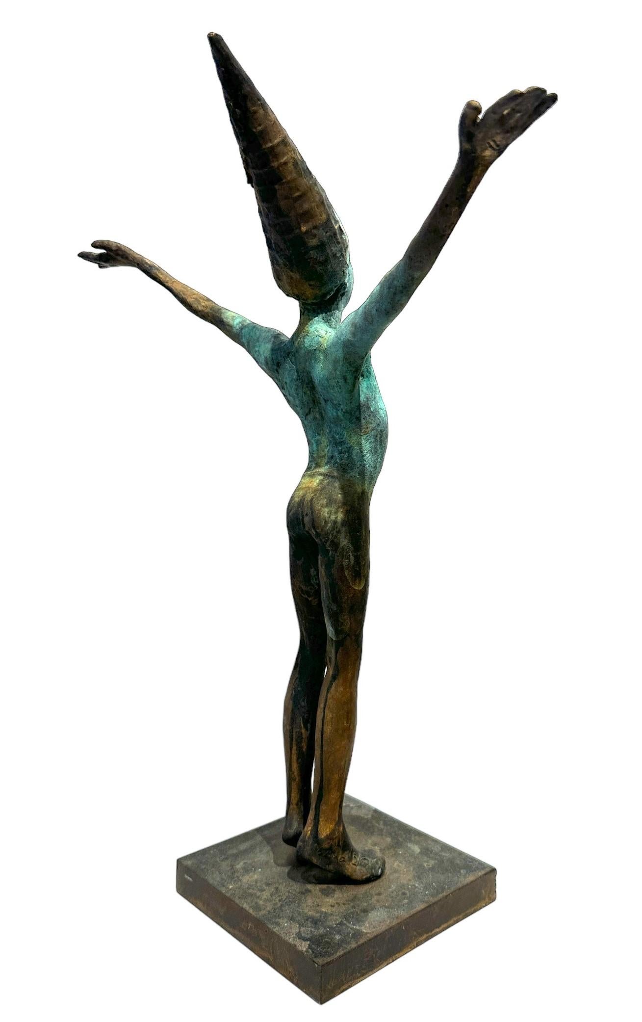 Arlequin I, Sculpture de la Commedia dell'arte en bronze, Figure avec bras tendus 3