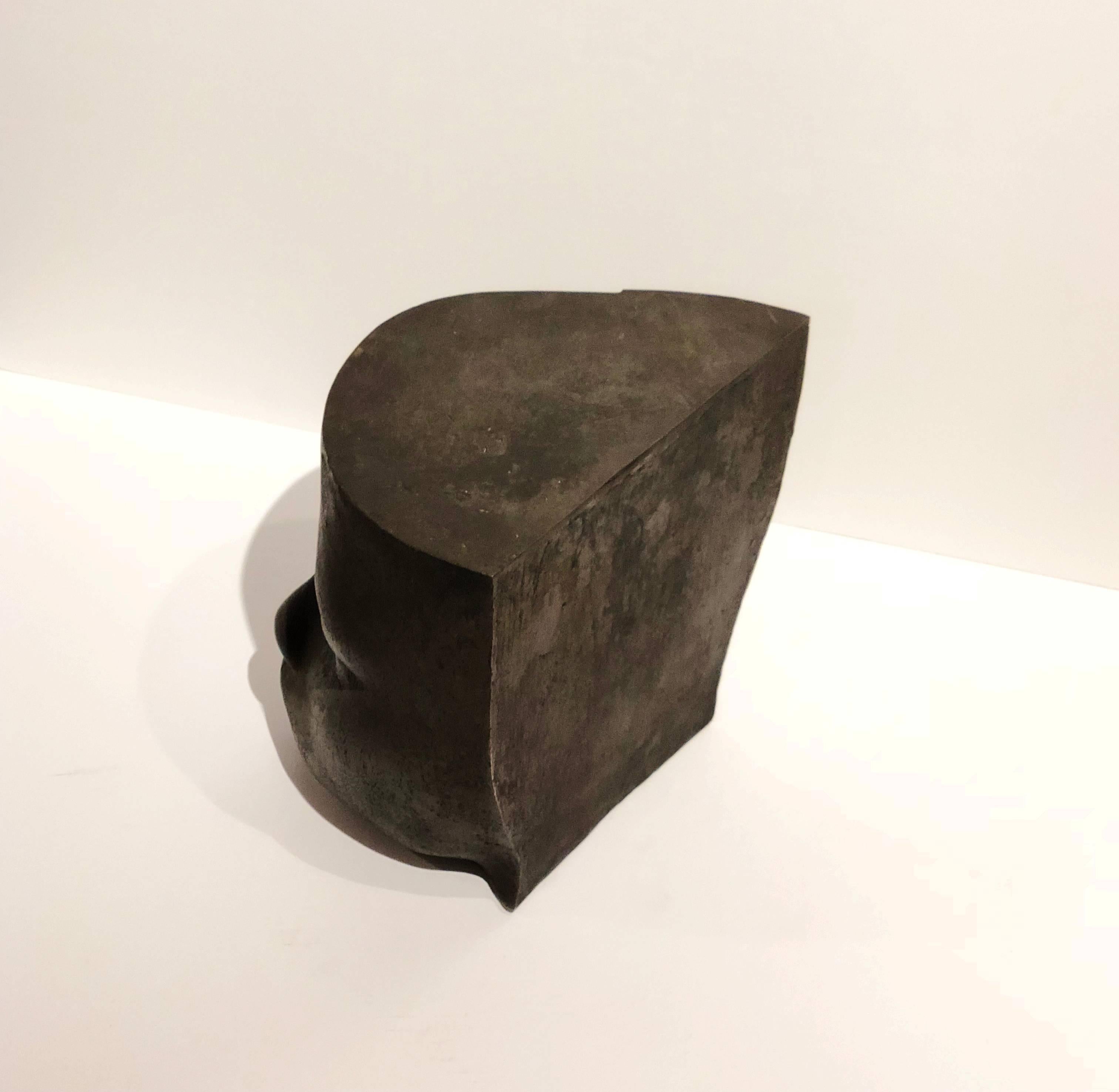 Jesús Curiá's sculptures arouse something more than purely aesthetic pleasure. We can analyze his work rationally and emphasize the quality of its textures and its patinas, the roundness of its shapes, the bold combination of materials, the play on