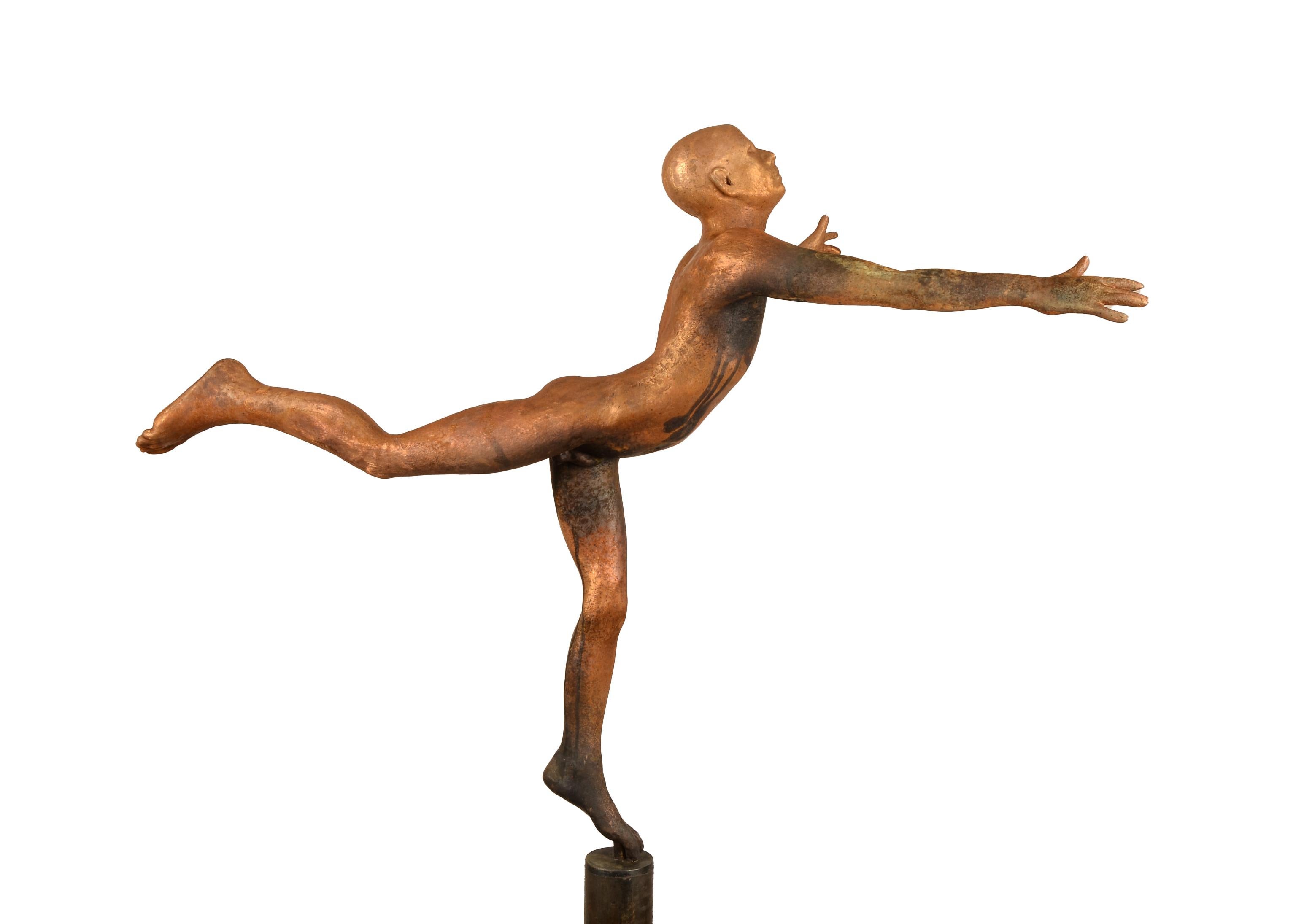 Cefiro - Escultura de bronce inspirada en el Renacimiento de un acróbata sobre un soporte alto - Sculpture Contemporáneo de Jesus Curia Perez