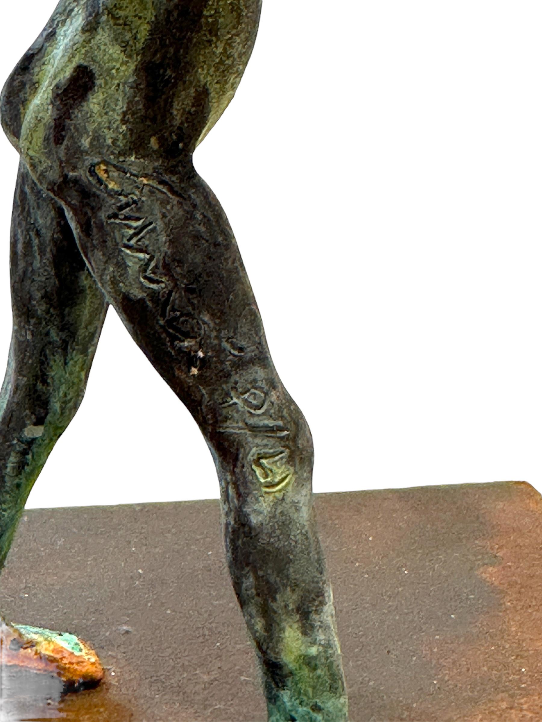 Jesús Curiá Pérez
Columna
bronce
33h x 8w x 7d pulg.
83,82h x 20,32w x 17,78d cm
JCP065

Las esculturas de Jesús Curiá despiertan algo más que un placer puramente estético. Podemos analizar su obra racionalmente y destacar la calidad de sus texturas