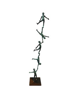 Columna - Pequeña Escultura de Bronce Patinado - Torre de Figuras en Equilibrio