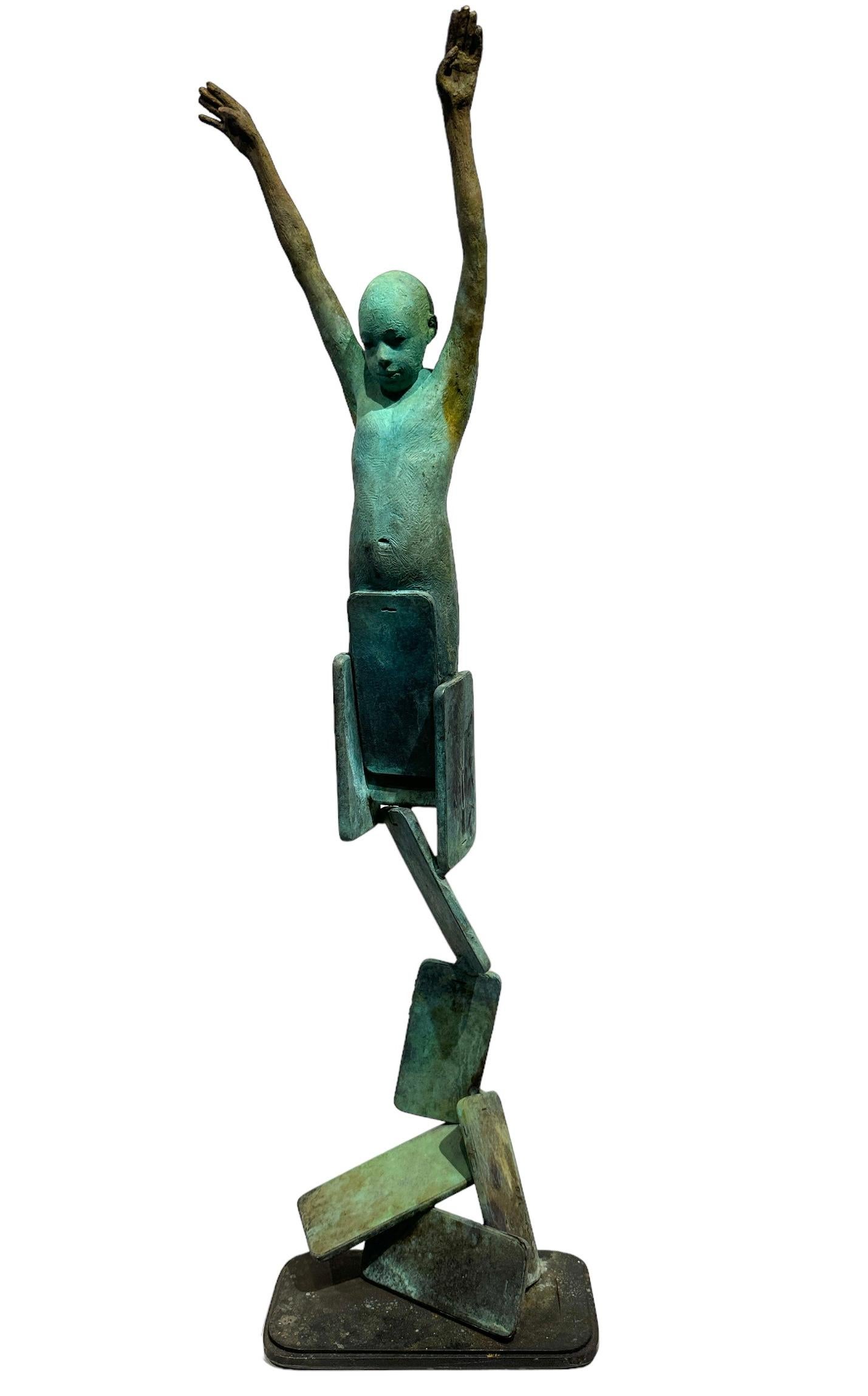 Conectados VI – Bronzefigur aus einer Kollektion gestapelter Kacheln – Sculpture von Jesus Curia Perez