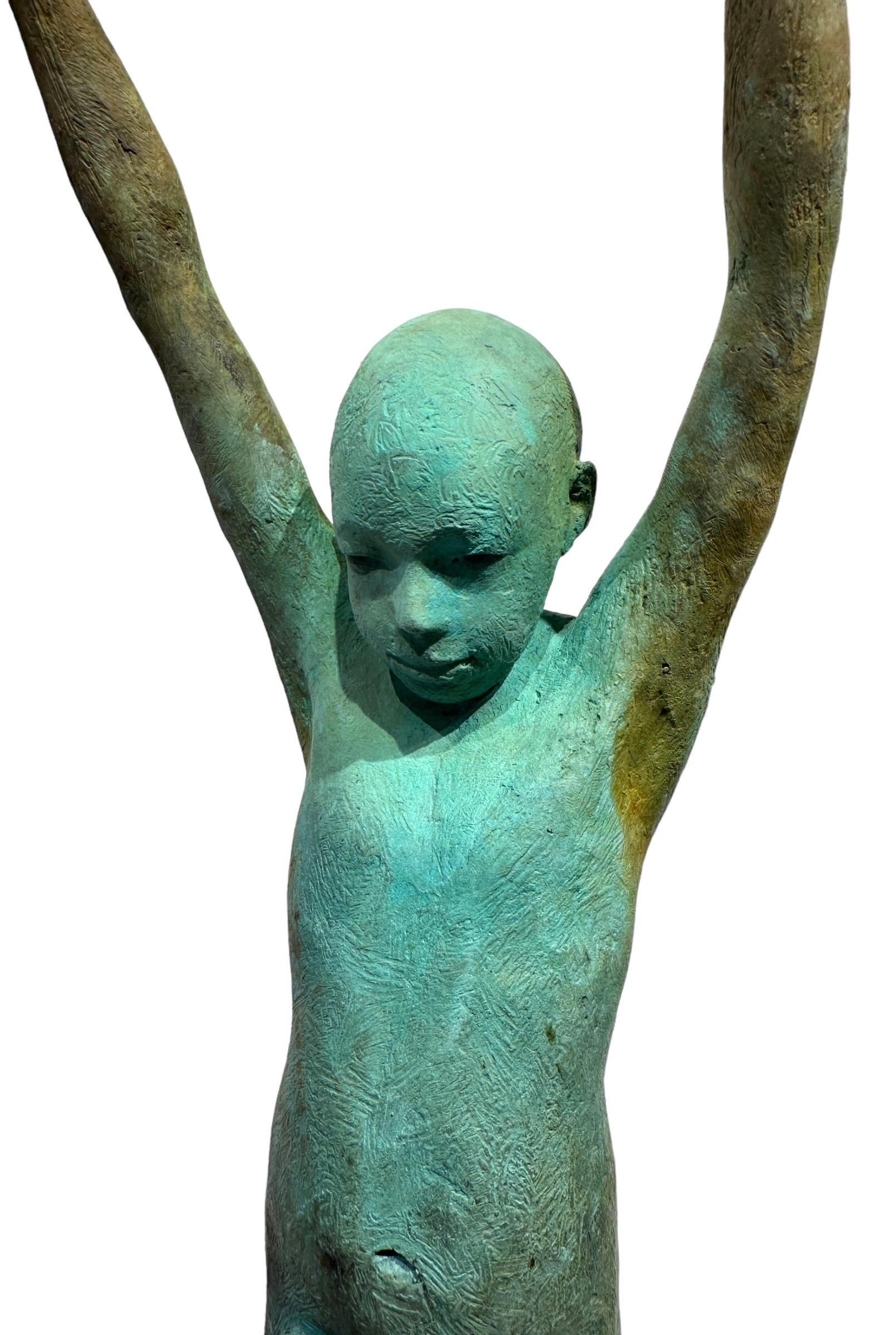Conectados VI – Bronzefigur aus einer Kollektion gestapelter Kacheln (Zeitgenössisch), Sculpture, von Jesus Curia Perez