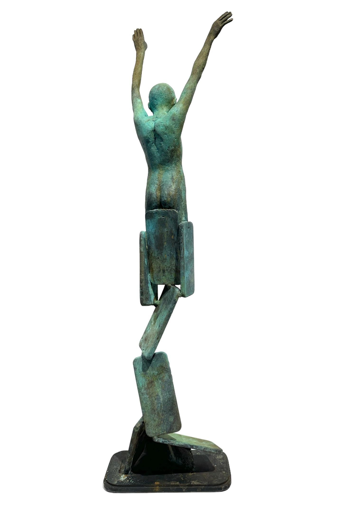 Conectados VI – Bronzefigur aus einer Kollektion gestapelter Kacheln im Angebot 3