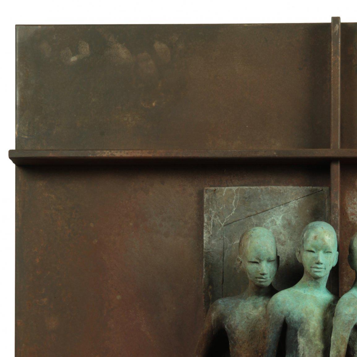 Escena III - Bronze and Steel Wall Sculpture with Three Abstracted Figures (Gold), Abstract Sculpture, von Jesus Curia Perez