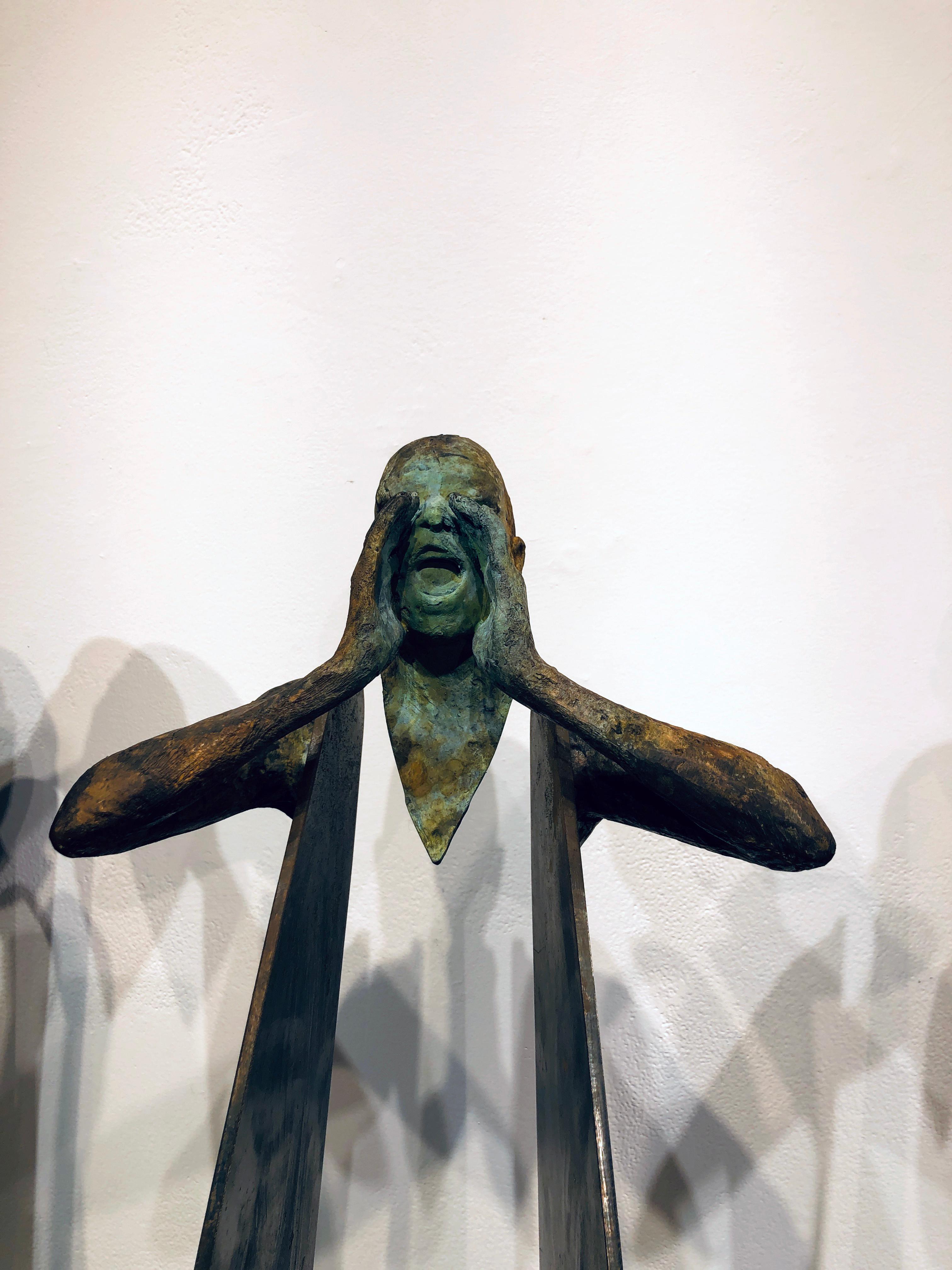 Horizonte Grito Sordo - Three Figural Contemporary Bronze and Steel Sculptures  4