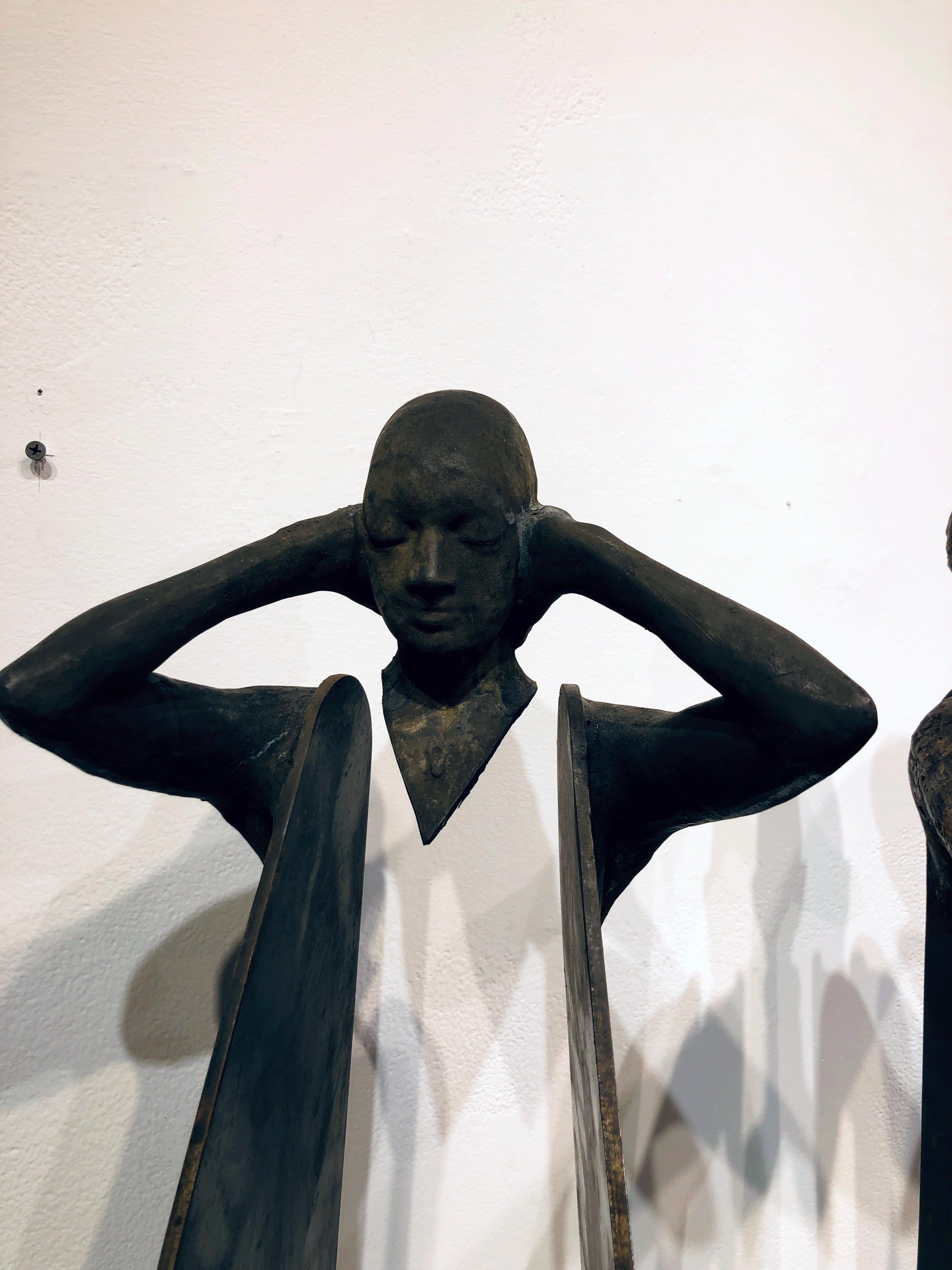 Horizonte Grito Sordo - Three Figural Contemporary Bronze and Steel Sculptures  5