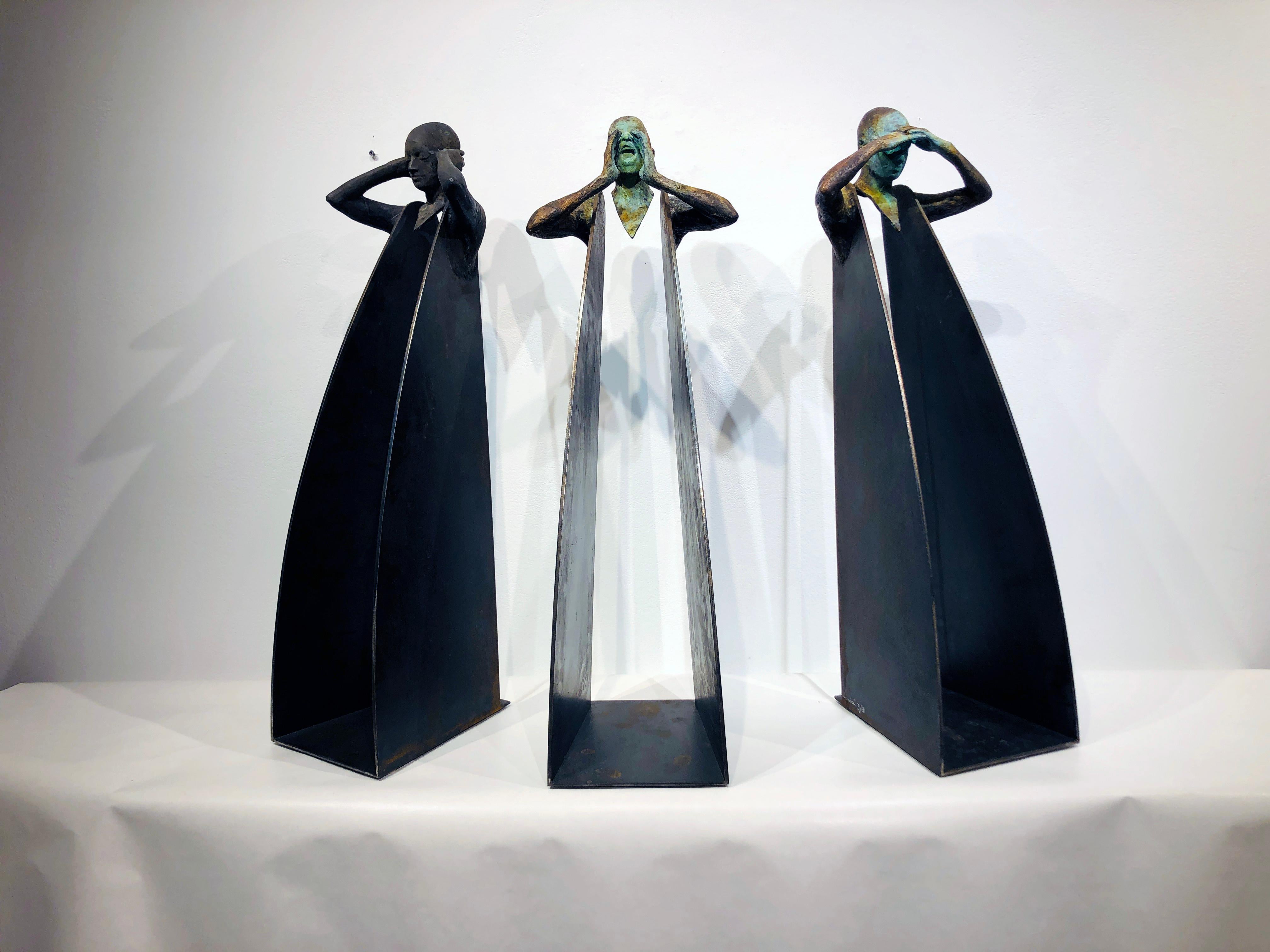 Horizonte Grito Sordo - Drei figurale zeitgenössische Bronze- und Stahlskulpturen  – Sculpture von Jesus Curia Perez